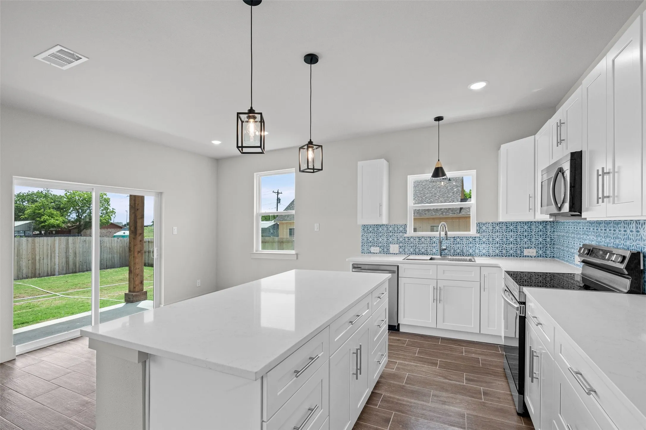 Single Family Residence For Sale in Hood County , 702 Perkins Court, Granbury, Texas 76048, 3 Bedroom, 3 Bathroom, 2 Garage spaces, 1,753 Sqft, built in 2026, mls#21241313, Real Estate Agent in Granbury, Homes For Sale in Hood county, Homes For Sale in Granbury, Realtor in Granbury Texas, Real Estate Brokerage Independent Realty Texas, Luminita Cordes Realtor