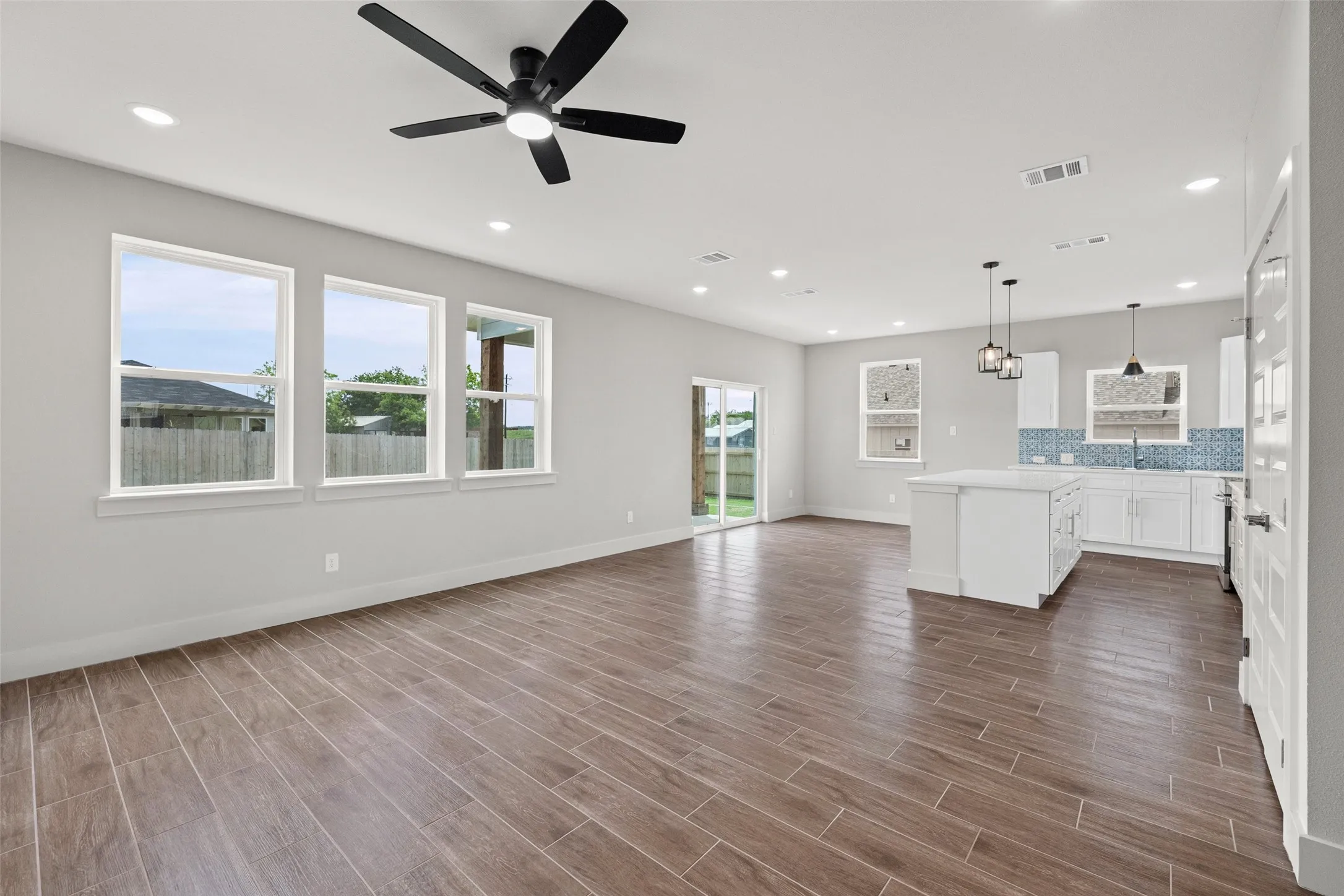 Single Family Residence For Sale in Hood County , 702 Perkins Court, Granbury, Texas 76048, 3 Bedroom, 3 Bathroom, 2 Garage spaces, 1,753 Sqft, built in 2026, mls#21241313, Real Estate Agent in Granbury, Homes For Sale in Hood county, Homes For Sale in Granbury, Realtor in Granbury Texas, Real Estate Brokerage Independent Realty Texas, Luminita Cordes Realtor