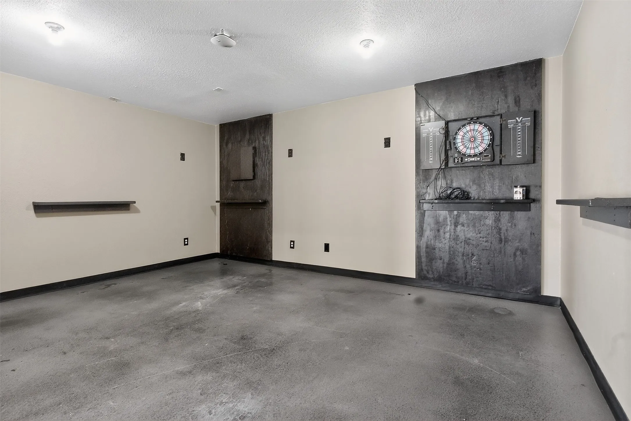 Business For Rent in Johnson County , 2795 Wilshire Boulevard, Burleson, Texas 76028, 0, 0, Garage spaces, 5,340 Sqft, built in 1992, Preowned, mls#21240907, Real Estate Agent in Burleson, Homes For Rent in Johnson county, Homes For Rent in Burleson, Realtor in Burleson Texas, Real Estate Brokerage Independent Realty Texas, Luminita Cordes Realtor