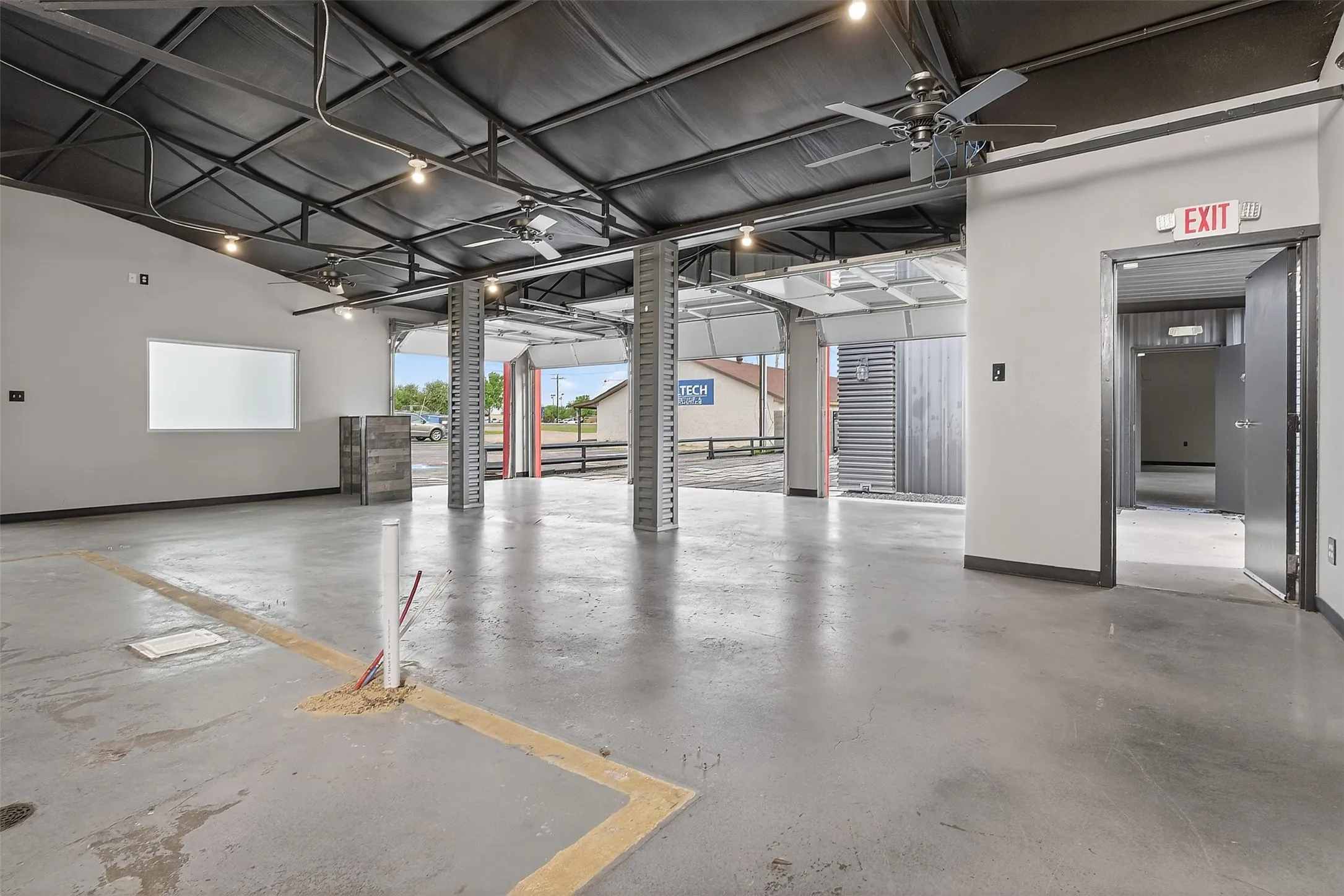 Business For Rent in Johnson County , 2795 Wilshire Boulevard, Burleson, Texas 76028, 0, 0, Garage spaces, 5,340 Sqft, built in 1992, Preowned, mls#21240907, Real Estate Agent in Burleson, Homes For Rent in Johnson county, Homes For Rent in Burleson, Realtor in Burleson Texas, Real Estate Brokerage Independent Realty Texas, Luminita Cordes Realtor