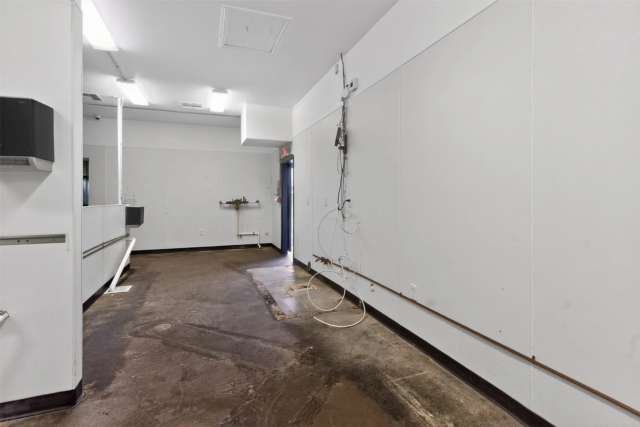 Business For Rent in Johnson County , 2795 Wilshire Boulevard, Burleson, Texas 76028, 0, 0, Garage spaces, 5,340 Sqft, built in 1992, Preowned, mls#21240907, Real Estate Agent in Burleson, Homes For Rent in Johnson county, Homes For Rent in Burleson, Realtor in Burleson Texas, Real Estate Brokerage Independent Realty Texas, Luminita Cordes Realtor