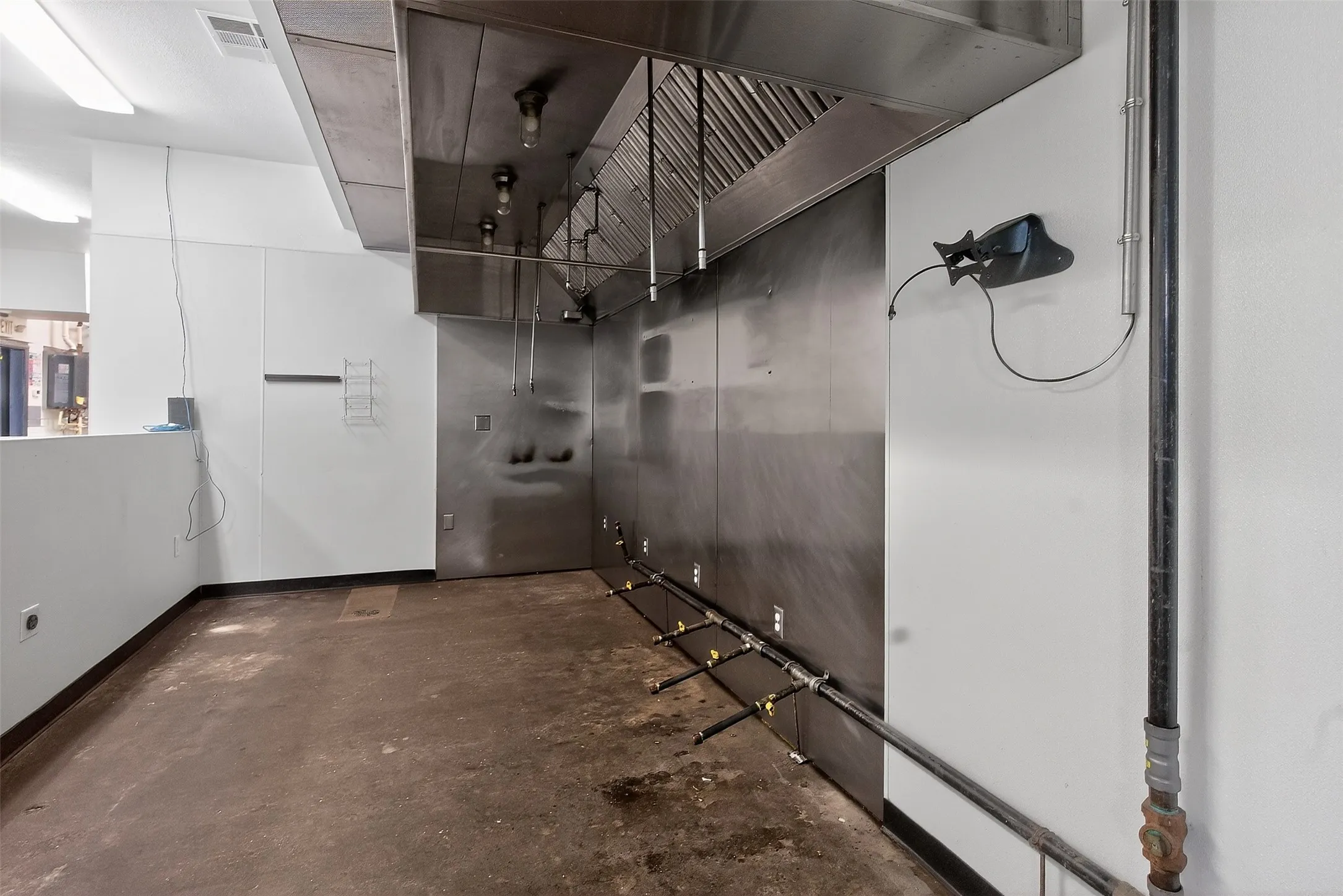 Business For Rent in Johnson County , 2795 Wilshire Boulevard, Burleson, Texas 76028, 0, 0, Garage spaces, 5,340 Sqft, built in 1992, Preowned, mls#21240907, Real Estate Agent in Burleson, Homes For Rent in Johnson county, Homes For Rent in Burleson, Realtor in Burleson Texas, Real Estate Brokerage Independent Realty Texas, Luminita Cordes Realtor