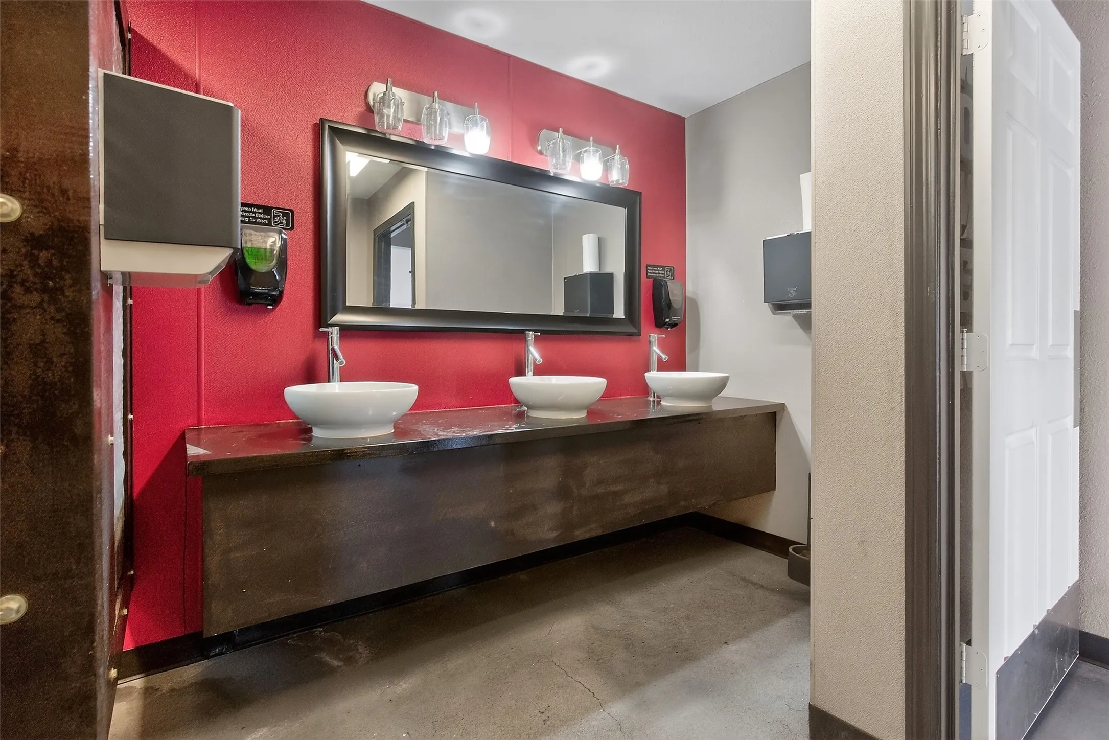 Business For Rent in Johnson County , 2795 Wilshire Boulevard, Burleson, Texas 76028, 0, 0, Garage spaces, 5,340 Sqft, built in 1992, Preowned, mls#21240907, Real Estate Agent in Burleson, Homes For Rent in Johnson county, Homes For Rent in Burleson, Realtor in Burleson Texas, Real Estate Brokerage Independent Realty Texas, Luminita Cordes Realtor