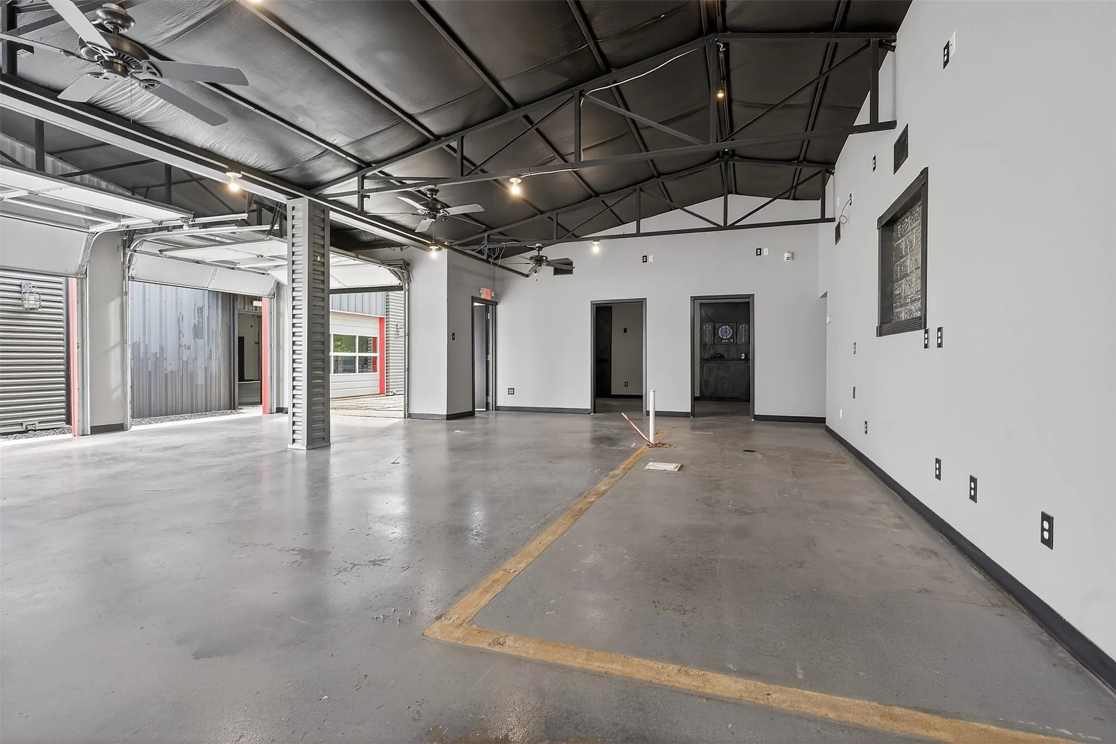 Business For Rent in Johnson County , 2795 Wilshire Boulevard, Burleson, Texas 76028, 0, 0, Garage spaces, 5,340 Sqft, built in 1992, Preowned, mls#21240907, Real Estate Agent in Burleson, Homes For Rent in Johnson county, Homes For Rent in Burleson, Realtor in Burleson Texas, Real Estate Brokerage Independent Realty Texas, Luminita Cordes Realtor