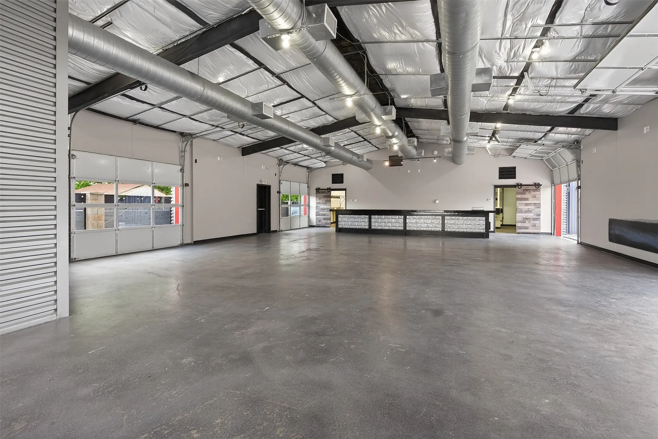 Business For Rent in Johnson County , 2795 Wilshire Boulevard, Burleson, Texas 76028, 0, 0, Garage spaces, 5,340 Sqft, built in 1992, Preowned, mls#21240907, Real Estate Agent in Burleson, Homes For Rent in Johnson county, Homes For Rent in Burleson, Realtor in Burleson Texas, Real Estate Brokerage Independent Realty Texas, Luminita Cordes Realtor