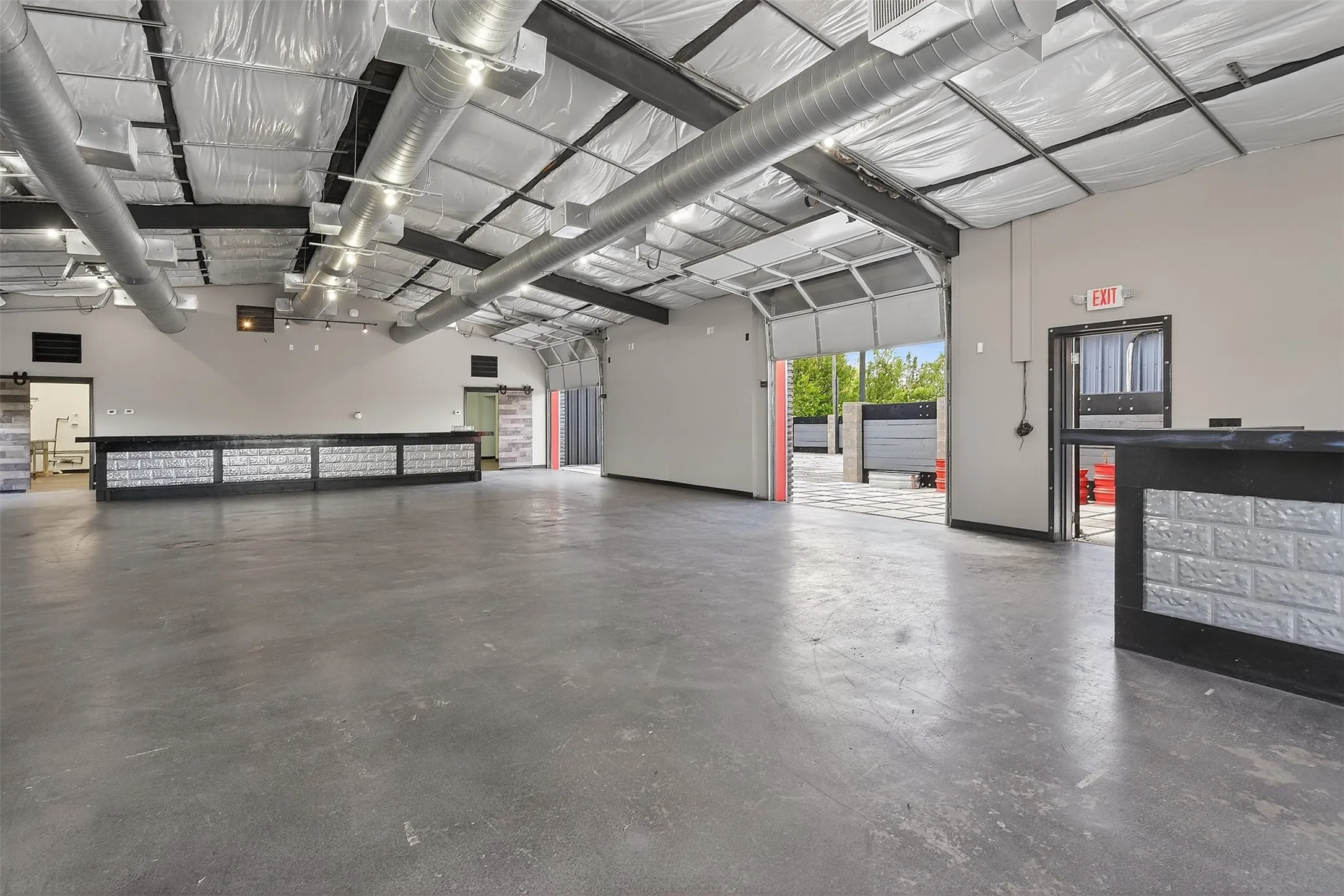 Business For Rent in Johnson County , 2795 Wilshire Boulevard, Burleson, Texas 76028, 0, 0, Garage spaces, 5,340 Sqft, built in 1992, Preowned, mls#21240907, Real Estate Agent in Burleson, Homes For Rent in Johnson county, Homes For Rent in Burleson, Realtor in Burleson Texas, Real Estate Brokerage Independent Realty Texas, Luminita Cordes Realtor