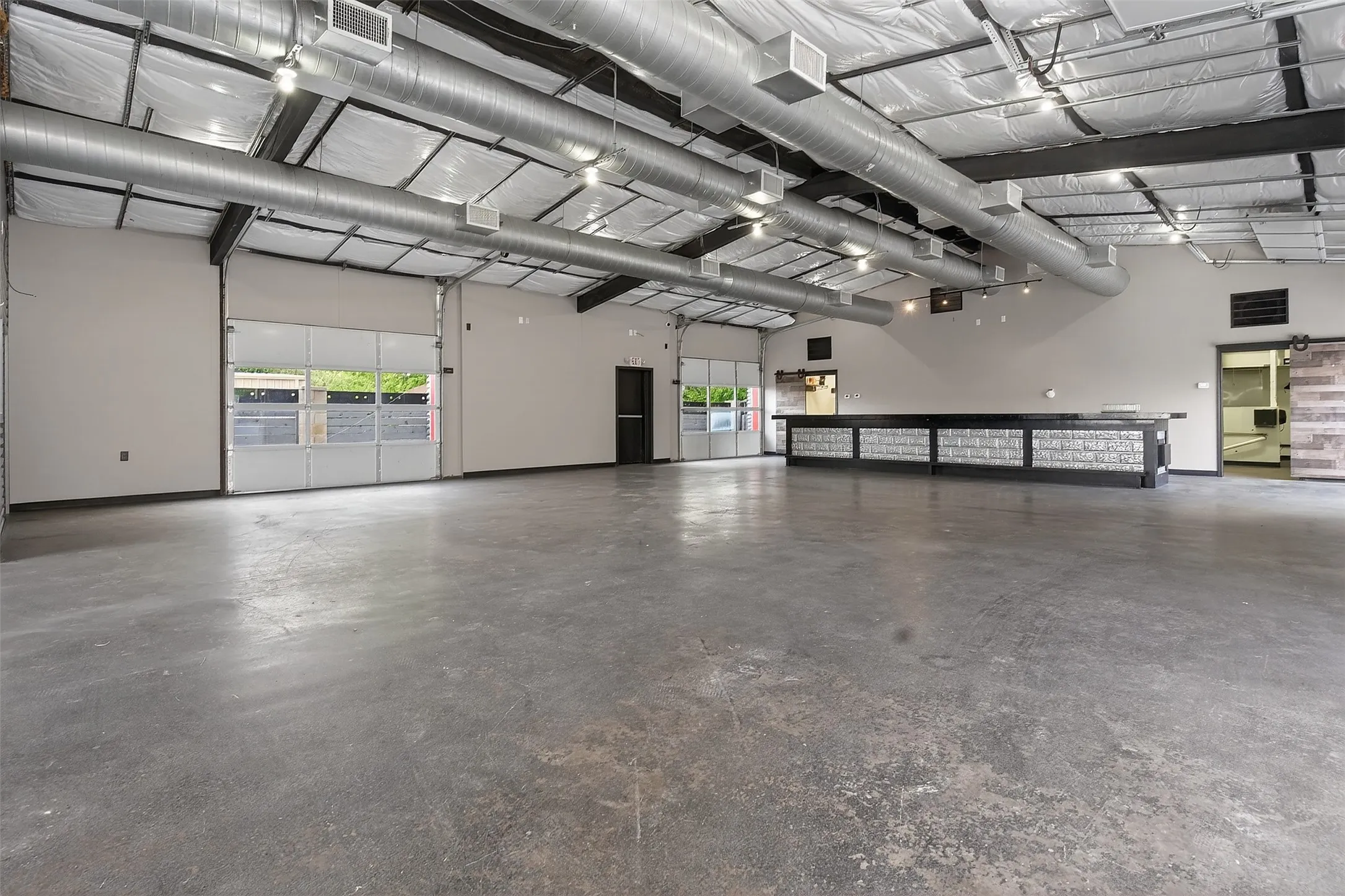 Business For Rent in Johnson County , 2795 Wilshire Boulevard, Burleson, Texas 76028, 0, 0, Garage spaces, 5,340 Sqft, built in 1992, Preowned, mls#21240907, Real Estate Agent in Burleson, Homes For Rent in Johnson county, Homes For Rent in Burleson, Realtor in Burleson Texas, Real Estate Brokerage Independent Realty Texas, Luminita Cordes Realtor