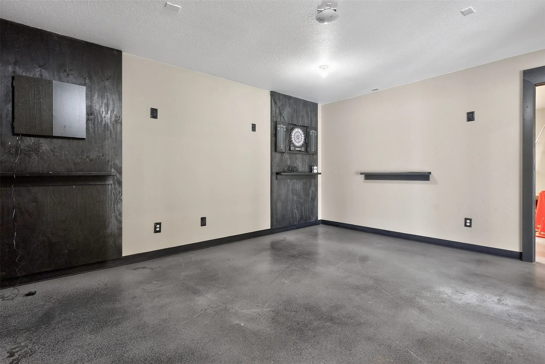 Business For Rent in Johnson County , 2795 Wilshire Boulevard, Burleson, Texas 76028, 0, 0, Garage spaces, 5,340 Sqft, built in 1992, Preowned, mls#21240907, Real Estate Agent in Burleson, Homes For Rent in Johnson county, Homes For Rent in Burleson, Realtor in Burleson Texas, Real Estate Brokerage Independent Realty Texas, Luminita Cordes Realtor