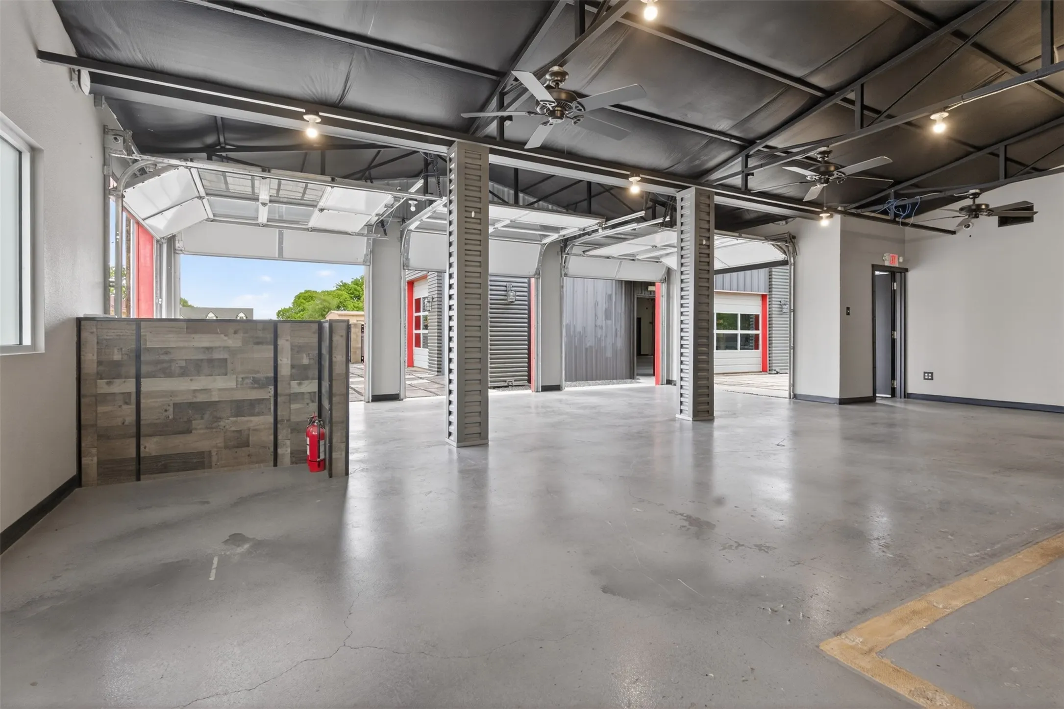 Business For Rent in Johnson County , 2795 Wilshire Boulevard, Burleson, Texas 76028, 0, 0, Garage spaces, 5,340 Sqft, built in 1992, Preowned, mls#21240907, Real Estate Agent in Burleson, Homes For Rent in Johnson county, Homes For Rent in Burleson, Realtor in Burleson Texas, Real Estate Brokerage Independent Realty Texas, Luminita Cordes Realtor