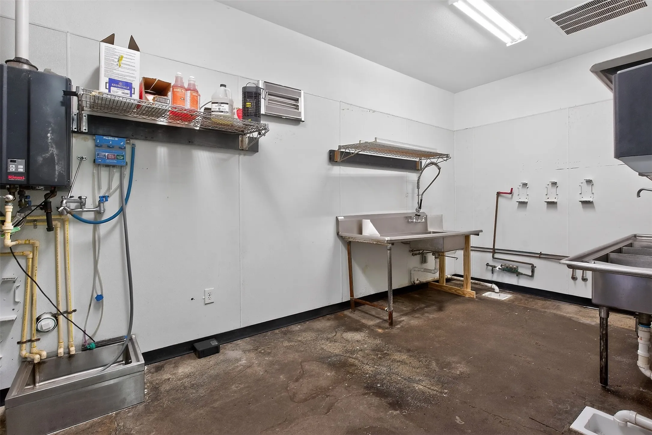Business For Rent in Johnson County , 2795 Wilshire Boulevard, Burleson, Texas 76028, 0, 0, Garage spaces, 5,340 Sqft, built in 1992, Preowned, mls#21240907, Real Estate Agent in Burleson, Homes For Rent in Johnson county, Homes For Rent in Burleson, Realtor in Burleson Texas, Real Estate Brokerage Independent Realty Texas, Luminita Cordes Realtor