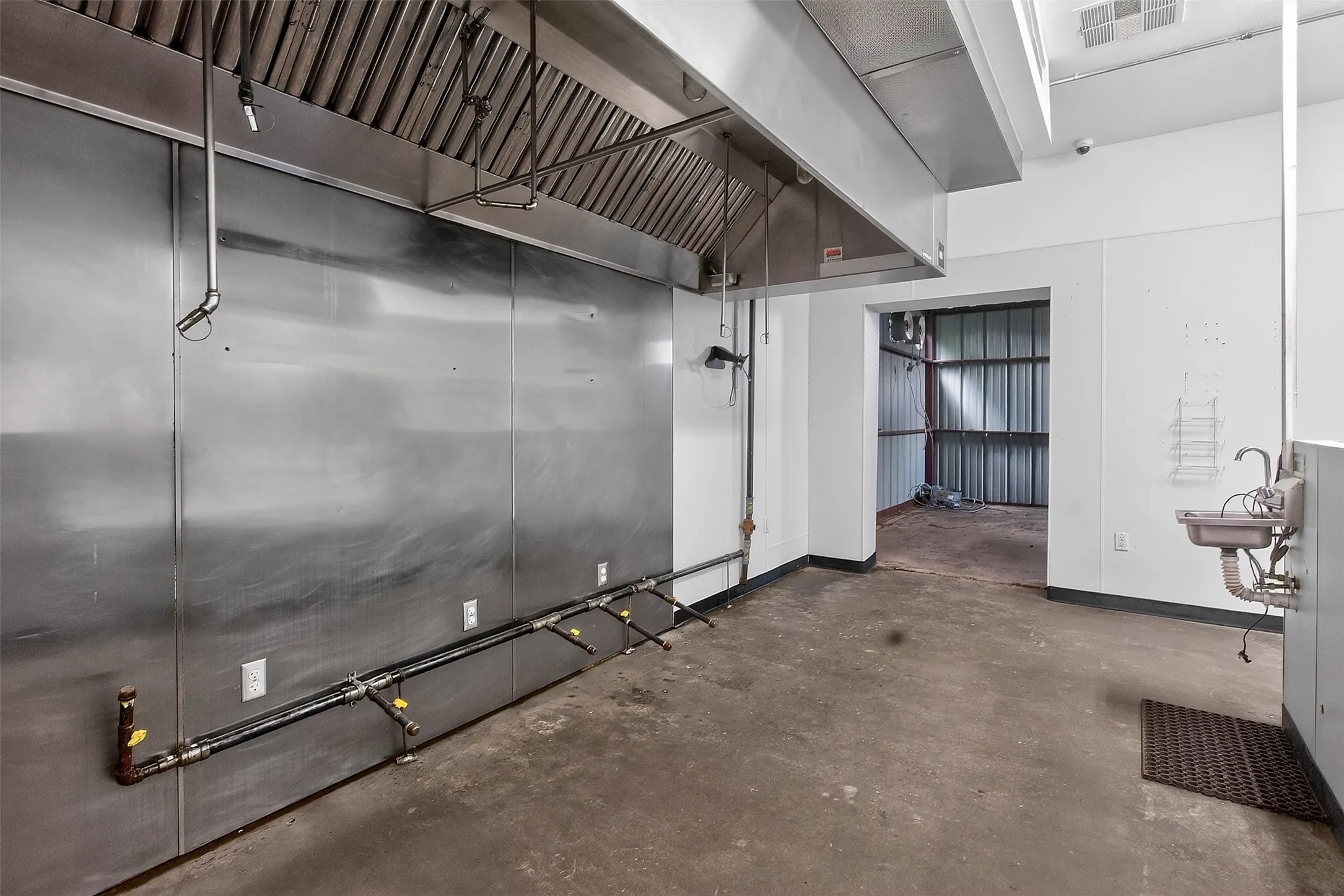 Business For Rent in Johnson County , 2795 Wilshire Boulevard, Burleson, Texas 76028, 0, 0, Garage spaces, 5,340 Sqft, built in 1992, Preowned, mls#21240907, Real Estate Agent in Burleson, Homes For Rent in Johnson county, Homes For Rent in Burleson, Realtor in Burleson Texas, Real Estate Brokerage Independent Realty Texas, Luminita Cordes Realtor