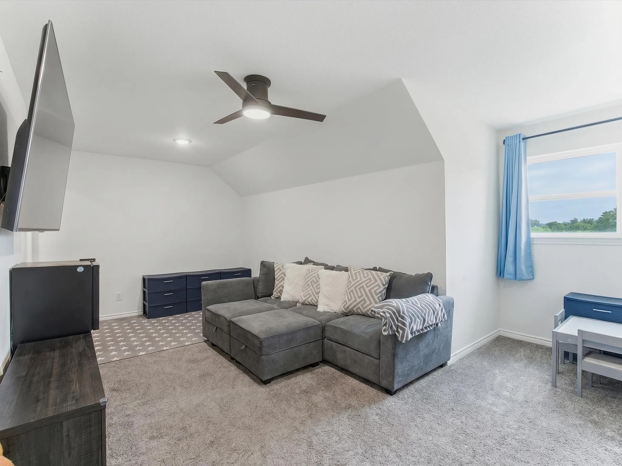 Single Family Residence For Sale in Wise County , 104 Marina Del Ray, Bridgeport, Texas 76426, 4 Bedroom, 3 Bathroom, 3 Garage spaces, 2,587 Sqft, built in 1996, mls#21241017, Real Estate Agent in Bridgeport, Homes For Sale in Wise county, Homes For Sale in Bridgeport, Realtor in Bridgeport Texas, Real Estate Brokerage Independent Realty Texas, Luminita Cordes Realtor