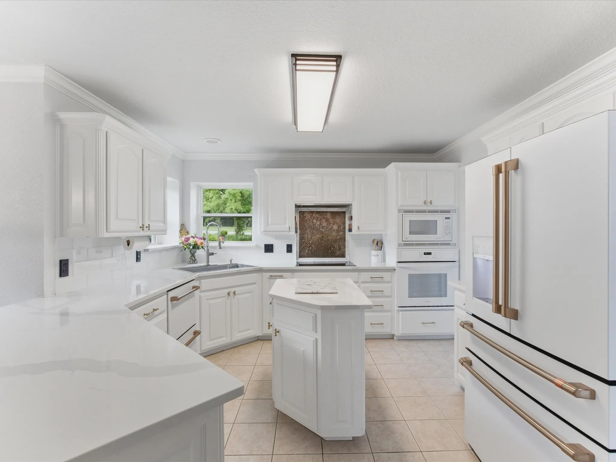 Single Family Residence For Sale in Wise County , 104 Marina Del Ray, Bridgeport, Texas 76426, 4 Bedroom, 3 Bathroom, 3 Garage spaces, 2,587 Sqft, built in 1996, mls#21241017, Real Estate Agent in Bridgeport, Homes For Sale in Wise county, Homes For Sale in Bridgeport, Realtor in Bridgeport Texas, Real Estate Brokerage Independent Realty Texas, Luminita Cordes Realtor