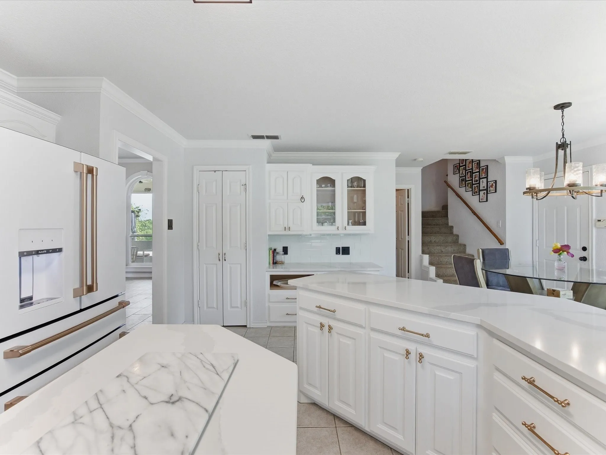 Single Family Residence For Sale in Wise County , 104 Marina Del Ray, Bridgeport, Texas 76426, 4 Bedroom, 3 Bathroom, 3 Garage spaces, 2,587 Sqft, built in 1996, mls#21241017, Real Estate Agent in Bridgeport, Homes For Sale in Wise county, Homes For Sale in Bridgeport, Realtor in Bridgeport Texas, Real Estate Brokerage Independent Realty Texas, Luminita Cordes Realtor