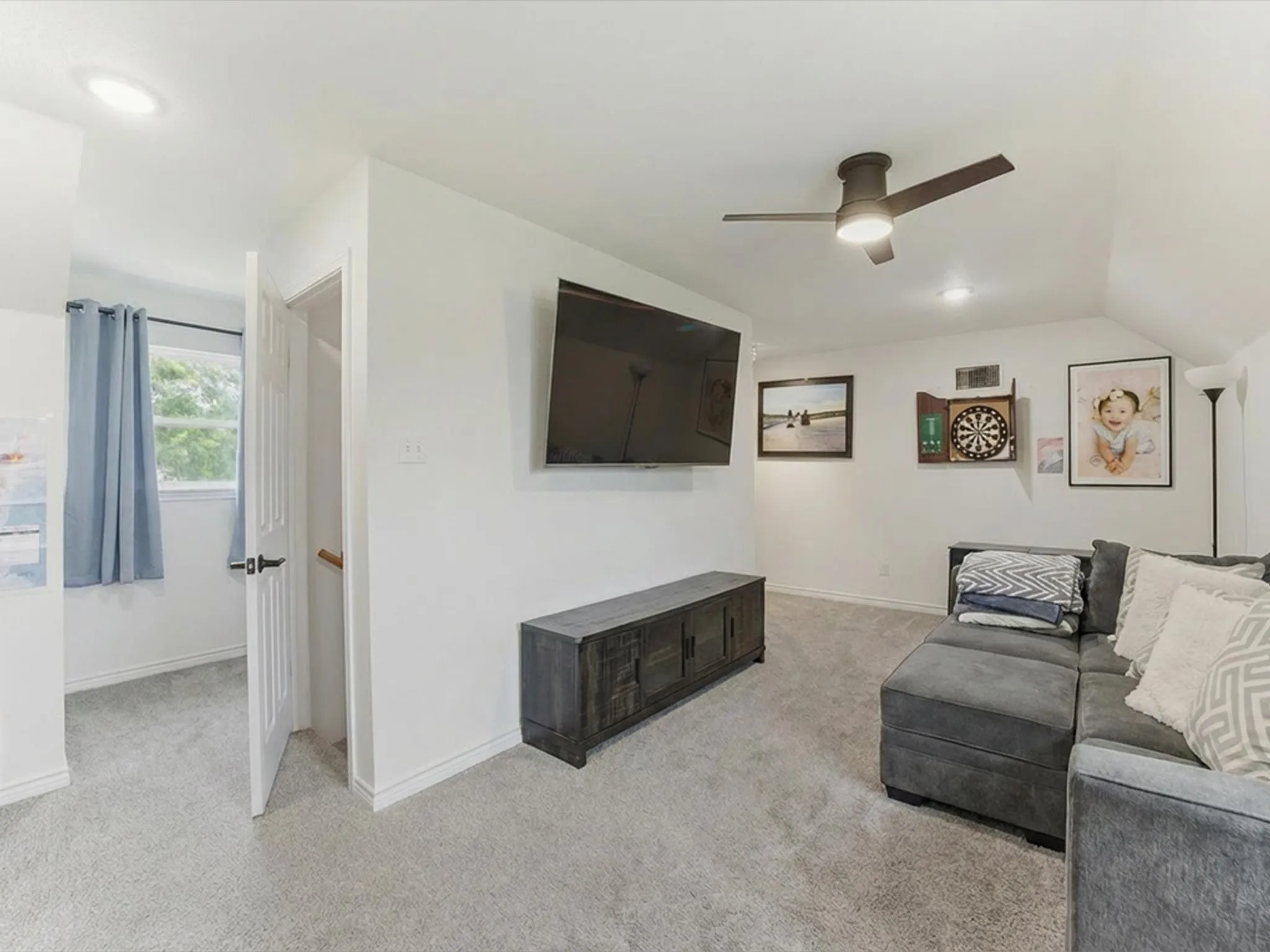 Single Family Residence For Sale in Wise County , 104 Marina Del Ray, Bridgeport, Texas 76426, 4 Bedroom, 3 Bathroom, 3 Garage spaces, 2,587 Sqft, built in 1996, mls#21241017, Real Estate Agent in Bridgeport, Homes For Sale in Wise county, Homes For Sale in Bridgeport, Realtor in Bridgeport Texas, Real Estate Brokerage Independent Realty Texas, Luminita Cordes Realtor