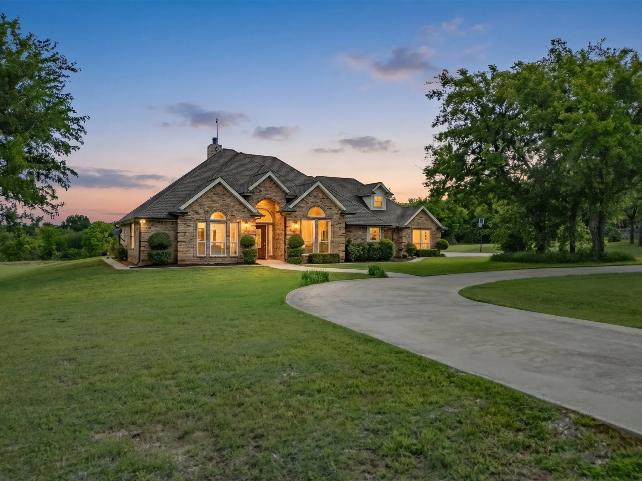 Single Family Residence For Sale in Wise County , 104 Marina Del Ray, Bridgeport, Texas 76426, 4 Bedroom, 3 Bathroom, 3 Garage spaces, 2,587 Sqft, built in 1996, mls#21241017, Real Estate Agent in Bridgeport, Homes For Sale in Wise county, Homes For Sale in Bridgeport, Realtor in Bridgeport Texas, Real Estate Brokerage Independent Realty Texas, Luminita Cordes Realtor