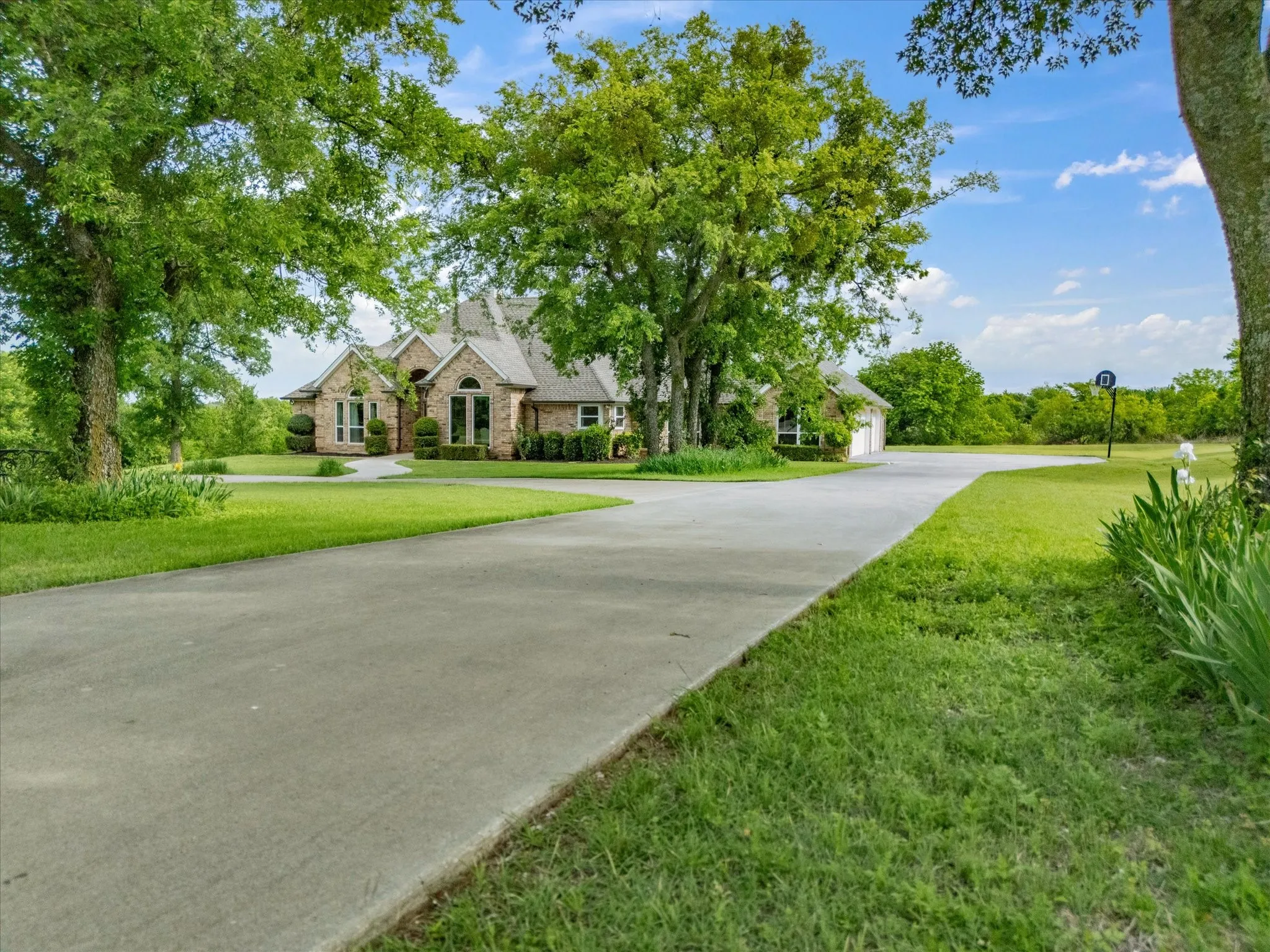 Single Family Residence For Sale in Wise County , 104 Marina Del Ray, Bridgeport, Texas 76426, 4 Bedroom, 3 Bathroom, 3 Garage spaces, 2,587 Sqft, built in 1996, mls#21241017, Real Estate Agent in Bridgeport, Homes For Sale in Wise county, Homes For Sale in Bridgeport, Realtor in Bridgeport Texas, Real Estate Brokerage Independent Realty Texas, Luminita Cordes Realtor