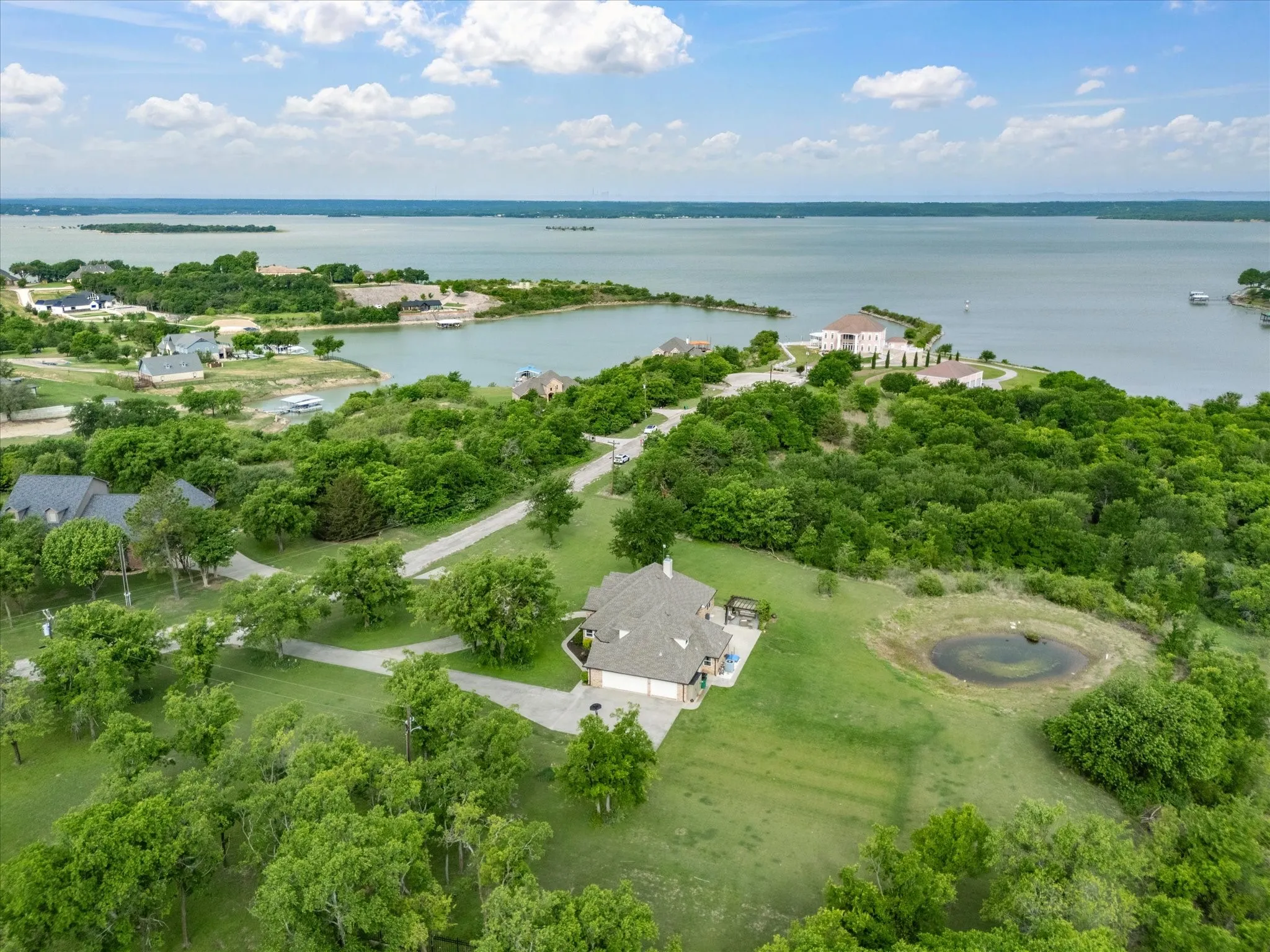 Single Family Residence For Sale in Wise County , 104 Marina Del Ray, Bridgeport, Texas 76426, 4 Bedroom, 3 Bathroom, 3 Garage spaces, 2,587 Sqft, built in 1996, mls#21241017, Real Estate Agent in Bridgeport, Homes For Sale in Wise county, Homes For Sale in Bridgeport, Realtor in Bridgeport Texas, Real Estate Brokerage Independent Realty Texas, Luminita Cordes Realtor