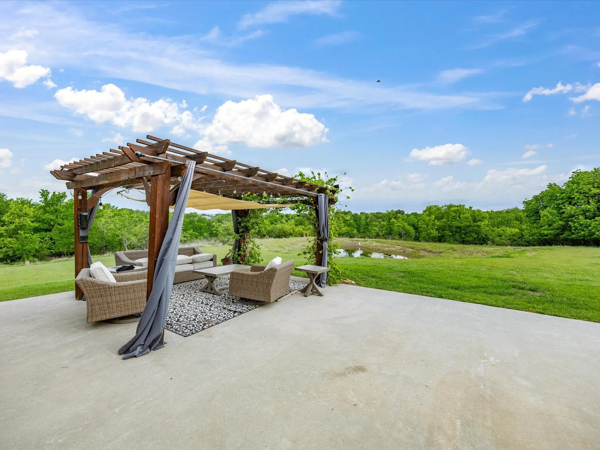 Single Family Residence For Sale in Wise County , 104 Marina Del Ray, Bridgeport, Texas 76426, 4 Bedroom, 3 Bathroom, 3 Garage spaces, 2,587 Sqft, built in 1996, mls#21241017, Real Estate Agent in Bridgeport, Homes For Sale in Wise county, Homes For Sale in Bridgeport, Realtor in Bridgeport Texas, Real Estate Brokerage Independent Realty Texas, Luminita Cordes Realtor