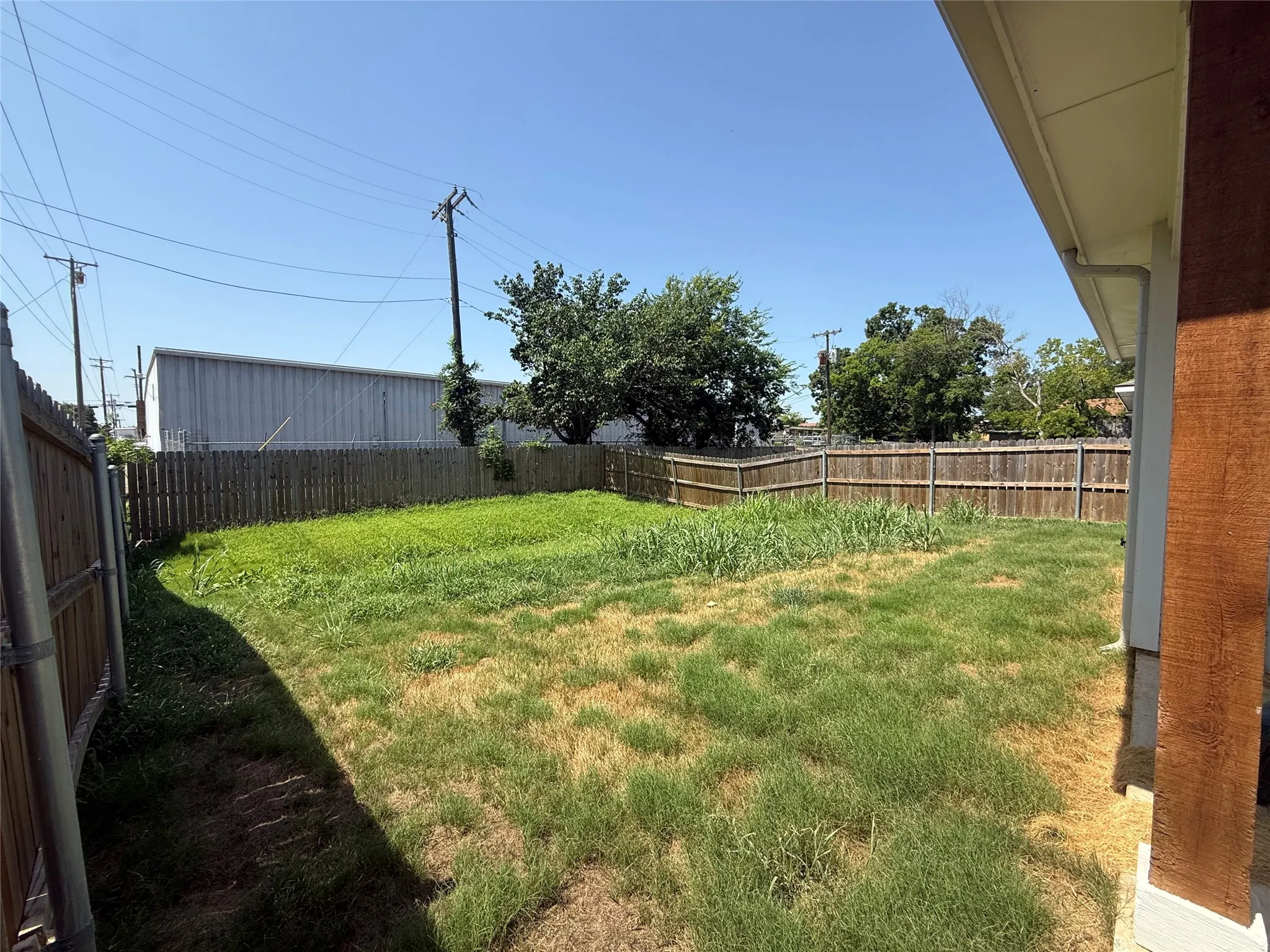 Single Family Residence For Sale in Fannin County , 420 E 5th Street, Bonham, Texas 75418, 3 Bedroom, 2 Bathroom, Garage spaces, 1,216 Sqft, built in 2023, New Construction - Complete, mls#21238712, Real Estate Agent in Bonham, Homes For Sale in Fannin county, Homes For Sale in Bonham, Realtor in Bonham Texas, Real Estate Brokerage Independent Realty Texas, Luminita Cordes Realtor
