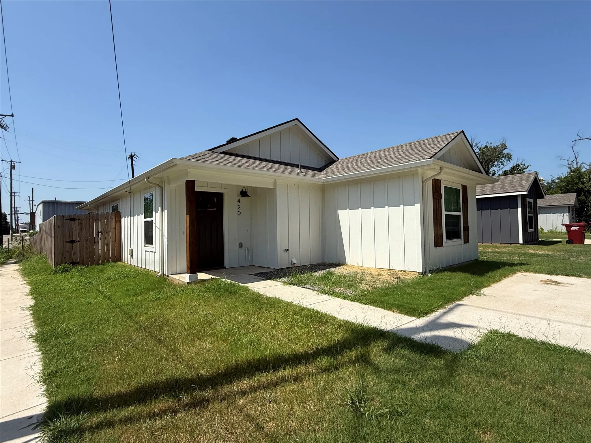 Single Family Residence For Sale in Fannin County , 420 E 5th Street, Bonham, Texas 75418, 3 Bedroom, 2 Bathroom, Garage spaces, 1,216 Sqft, built in 2023, New Construction - Complete, mls#21238712, Real Estate Agent in Bonham, Homes For Sale in Fannin county, Homes For Sale in Bonham, Realtor in Bonham Texas, Real Estate Brokerage Independent Realty Texas, Luminita Cordes Realtor