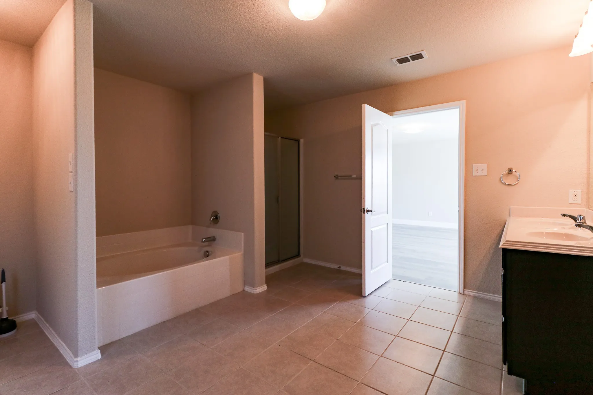 Single Family Residence For Sale in Denton County , 9160 Cranston Court, Providence Village, Texas 76227, 4 Bedrooms, 4 Bathrooms, 2 Garage spaces, 3,206 Sqft, built in 2016, Preowned, Price $425,000, mls#21239940, Real Estate Agent in Providence Village, Homes For Sale in Denton county, Homes For Sale in Providence Village, Realtor in Providence Village Texas, Real Estate Brokerage Independent Realty Texas, Luminita Cordes Realtor