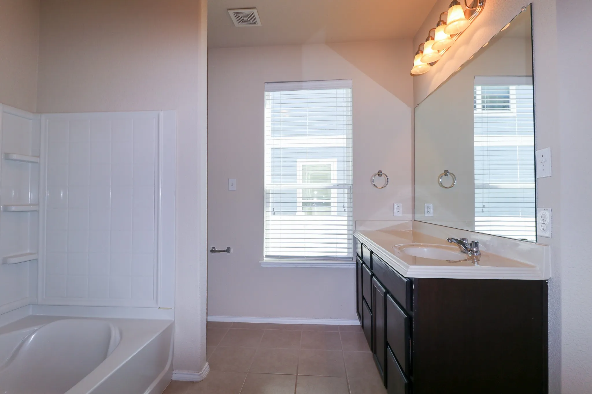 Single Family Residence For Sale in Denton County , 9160 Cranston Court, Providence Village, Texas 76227, 4 Bedrooms, 4 Bathrooms, 2 Garage spaces, 3,206 Sqft, built in 2016, Preowned, Price $425,000, mls#21239940, Real Estate Agent in Providence Village, Homes For Sale in Denton county, Homes For Sale in Providence Village, Realtor in Providence Village Texas, Real Estate Brokerage Independent Realty Texas, Luminita Cordes Realtor