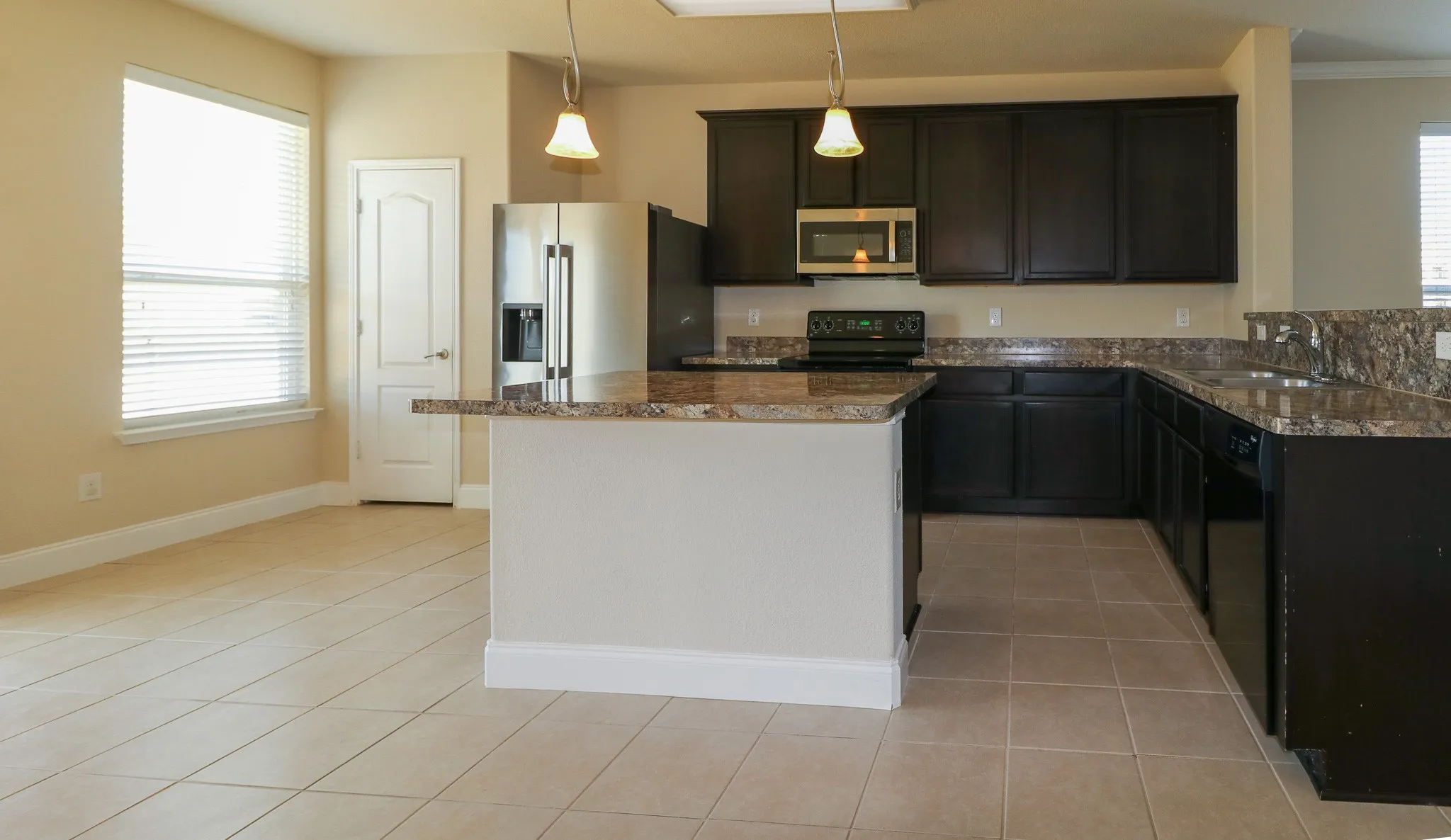 Single Family Residence For Sale in Denton County , 9160 Cranston Court, Providence Village, Texas 76227, 4 Bedrooms, 4 Bathrooms, 2 Garage spaces, 3,206 Sqft, built in 2016, Preowned, Price $425,000, mls#21239940, Real Estate Agent in Providence Village, Homes For Sale in Denton county, Homes For Sale in Providence Village, Realtor in Providence Village Texas, Real Estate Brokerage Independent Realty Texas, Luminita Cordes Realtor
