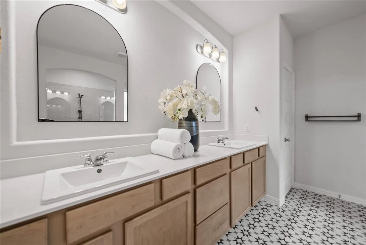 Single Family Residence For Sale in Denton County , 449 Willowmore Drive, Little Elm, Texas 75068, 3 Bedroom, 3 Bathroom, 2 Garage spaces, 3,690 Sqft, built in 2024, Preowned, mls#21208951, Real Estate Agent in Little Elm, Homes For Sale in Denton county, Homes For Sale in Little Elm, Realtor in Little Elm Texas, Real Estate Brokerage Independent Realty Texas, Luminita Cordes Realtor