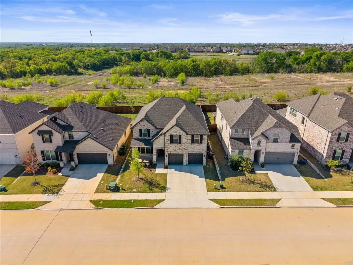 Single Family Residence For Sale in Denton County , 449 Willowmore Drive, Little Elm, Texas 75068, 3 Bedroom, 3 Bathroom, 2 Garage spaces, 3,690 Sqft, built in 2024, Preowned, mls#21208951, Real Estate Agent in Little Elm, Homes For Sale in Denton county, Homes For Sale in Little Elm, Realtor in Little Elm Texas, Real Estate Brokerage Independent Realty Texas, Luminita Cordes Realtor