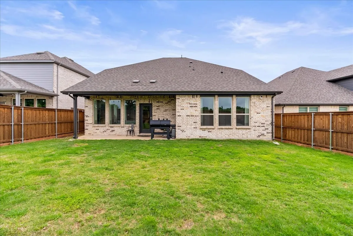 Single Family Residence For Sale in Denton County , 449 Willowmore Drive, Little Elm, Texas 75068, 3 Bedroom, 3 Bathroom, 2 Garage spaces, 3,690 Sqft, built in 2024, Preowned, mls#21208951, Real Estate Agent in Little Elm, Homes For Sale in Denton county, Homes For Sale in Little Elm, Realtor in Little Elm Texas, Real Estate Brokerage Independent Realty Texas, Luminita Cordes Realtor