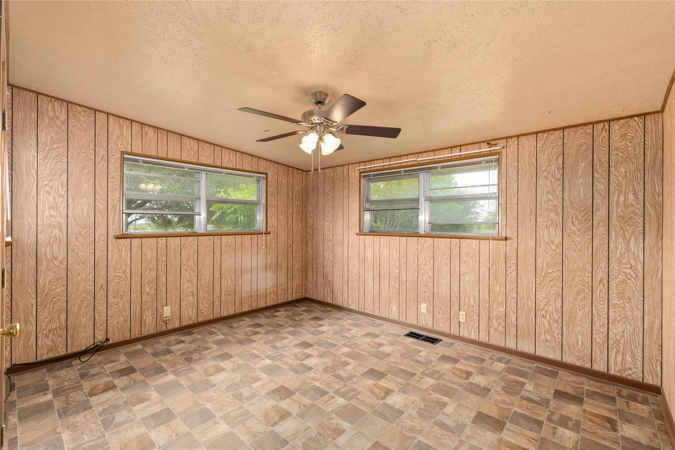 Business For Sale in Erath County , 1025 S South US Highway 281, Stephenville, Texas 76401, 0, 0, Garage spaces, 0 Sqft, built in 1963, Preowned, mls#21241331, Real Estate Agent in Stephenville, Homes For Sale in Erath county, Homes For Sale in Stephenville, Realtor in Stephenville Texas, Real Estate Brokerage Independent Realty Texas, Luminita Cordes Realtor
