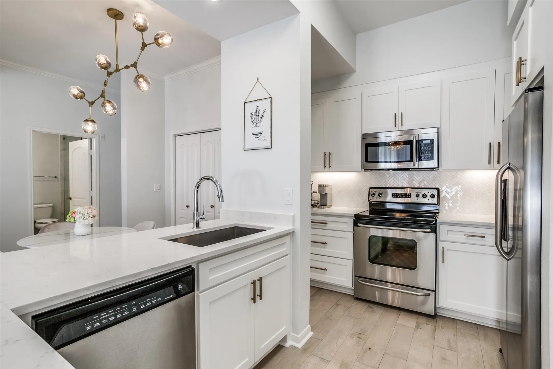 Condominium For Rent in Dallas County , 3225 Turtle Creek Boulevard 220, Dallas, Texas 75219, 2 Bedroom, 2 Bathroom, 1 Garage spaces, 1,154 Sqft, built in 1998, Preowned, mls#21202510, Real Estate Agent in Dallas, Homes For Rent in Dallas county, Homes For Rent in Dallas, Realtor in Dallas Texas, Real Estate Brokerage Independent Realty Texas, Luminita Cordes Realtor