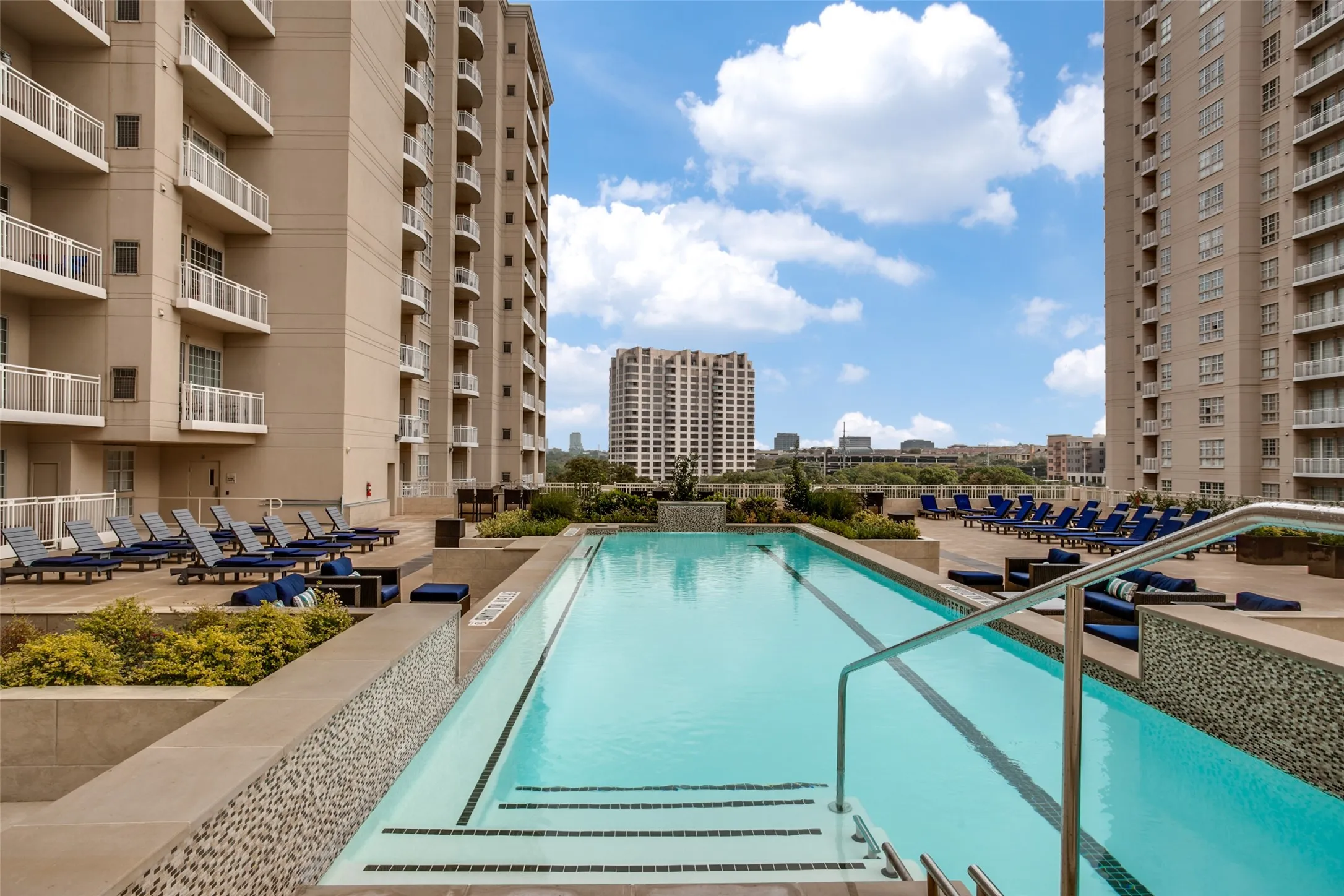 Condominium For Rent in Dallas County , 3225 Turtle Creek Boulevard 220, Dallas, Texas 75219, 2 Bedroom, 2 Bathroom, 1 Garage spaces, 1,154 Sqft, built in 1998, Preowned, mls#21202510, Real Estate Agent in Dallas, Homes For Rent in Dallas county, Homes For Rent in Dallas, Realtor in Dallas Texas, Real Estate Brokerage Independent Realty Texas, Luminita Cordes Realtor