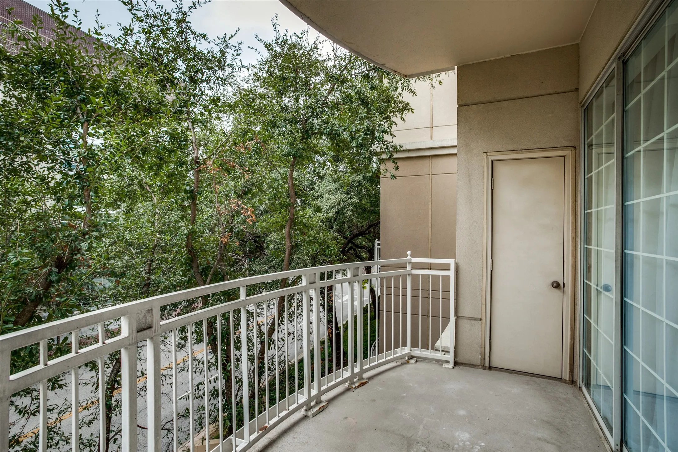 Condominium For Rent in Dallas County , 3225 Turtle Creek Boulevard 220, Dallas, Texas 75219, 2 Bedroom, 2 Bathroom, 1 Garage spaces, 1,154 Sqft, built in 1998, Preowned, mls#21202510, Real Estate Agent in Dallas, Homes For Rent in Dallas county, Homes For Rent in Dallas, Realtor in Dallas Texas, Real Estate Brokerage Independent Realty Texas, Luminita Cordes Realtor