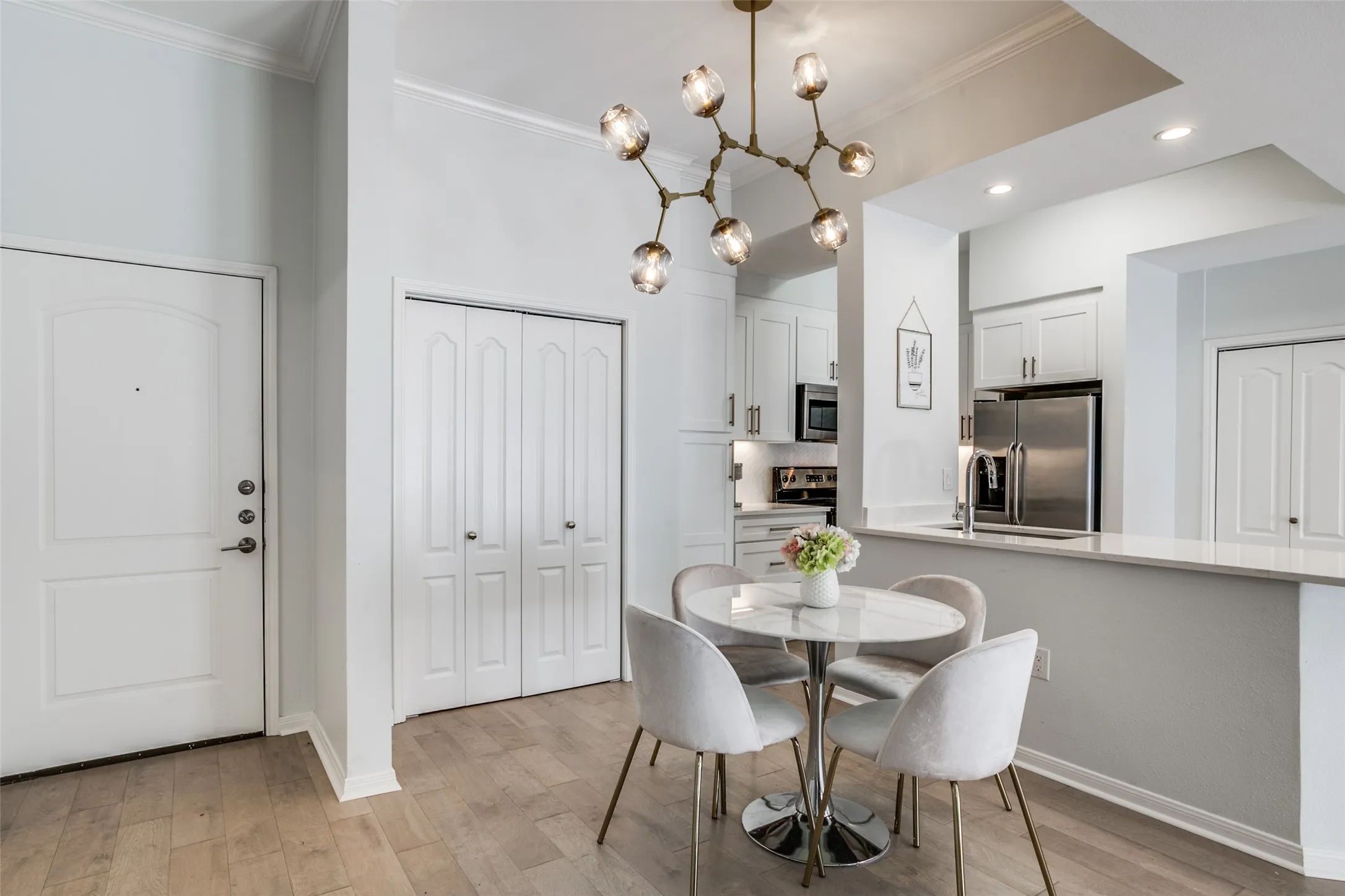 Condominium For Rent in Dallas County , 3225 Turtle Creek Boulevard 220, Dallas, Texas 75219, 2 Bedroom, 2 Bathroom, 1 Garage spaces, 1,154 Sqft, built in 1998, Preowned, mls#21202510, Real Estate Agent in Dallas, Homes For Rent in Dallas county, Homes For Rent in Dallas, Realtor in Dallas Texas, Real Estate Brokerage Independent Realty Texas, Luminita Cordes Realtor