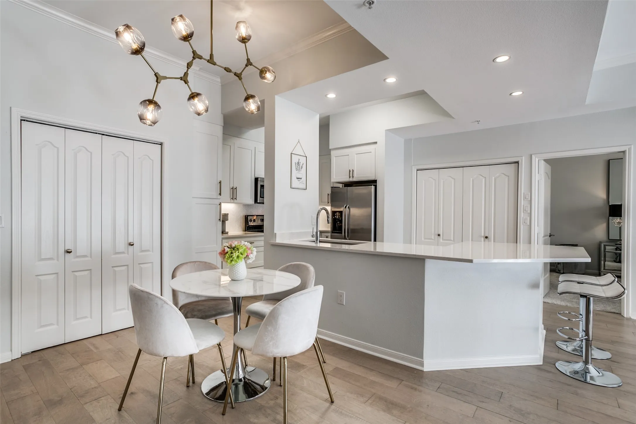 Condominium For Rent in Dallas County , 3225 Turtle Creek Boulevard 220, Dallas, Texas 75219, 2 Bedroom, 2 Bathroom, 1 Garage spaces, 1,154 Sqft, built in 1998, Preowned, mls#21202510, Real Estate Agent in Dallas, Homes For Rent in Dallas county, Homes For Rent in Dallas, Realtor in Dallas Texas, Real Estate Brokerage Independent Realty Texas, Luminita Cordes Realtor