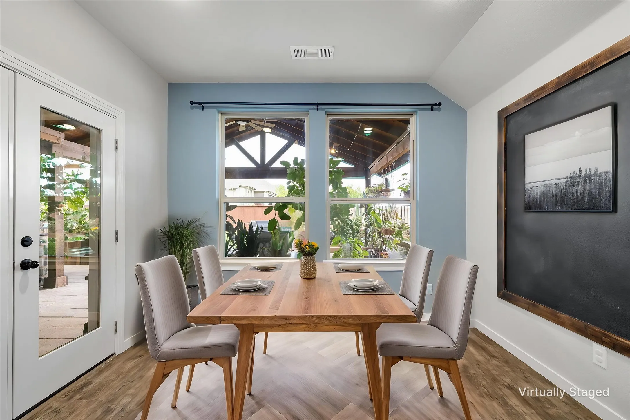 Kitchen Dining Area