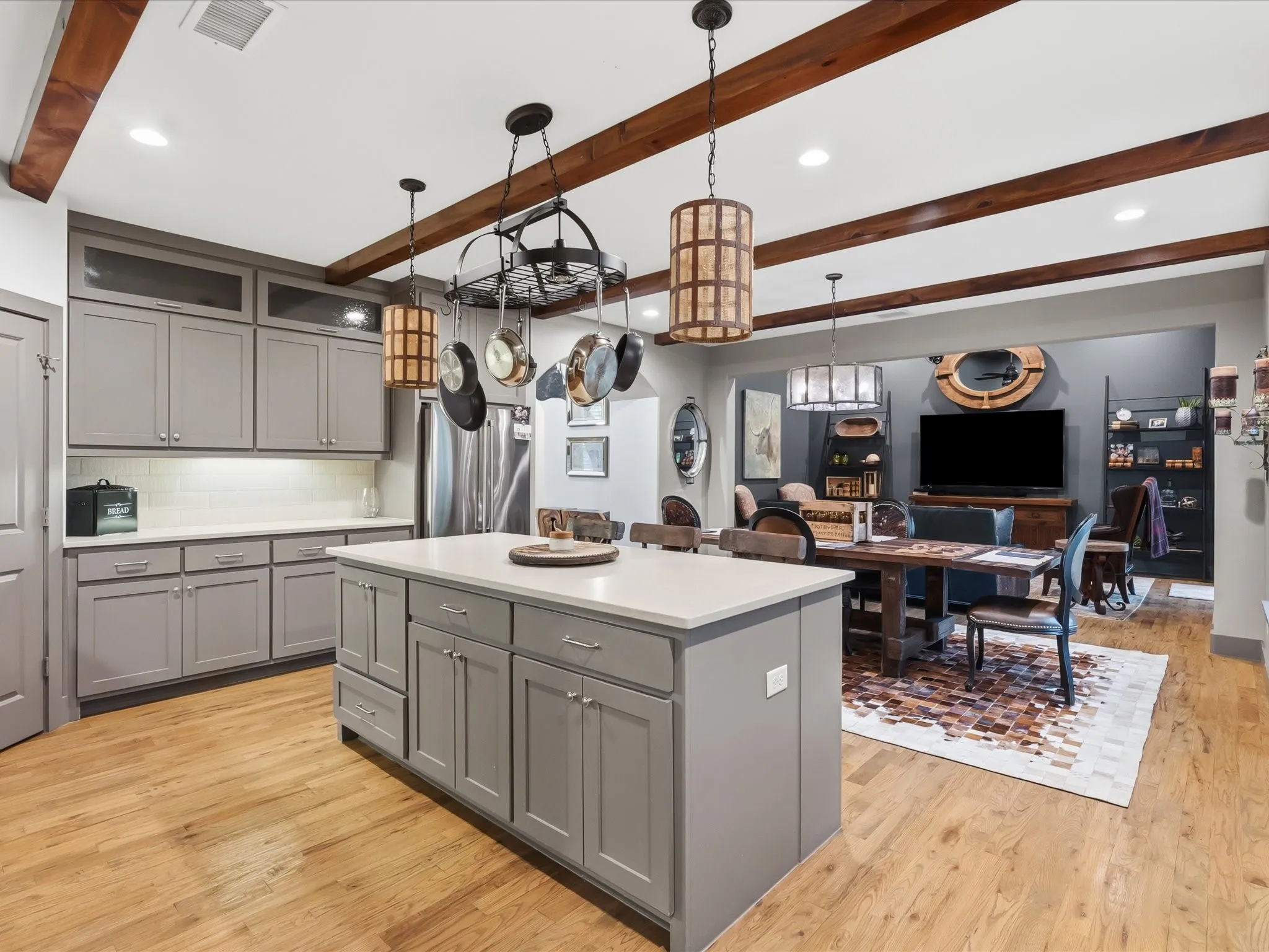 Single Family Residence For Sale in Dallas County , 2965 Eric Lane, Farmers Branch, Texas 75234, 4 Bedroom, 3 Bathroom, 2 Garage spaces, 3,006 Sqft, built in 2015, mls#21240333, Real Estate Agent in Farmers Branch, Homes For Sale in Dallas county, Homes For Sale in Farmers Branch, Realtor in Farmers Branch Texas, Real Estate Brokerage Independent Realty Texas, Luminita Cordes Realtor