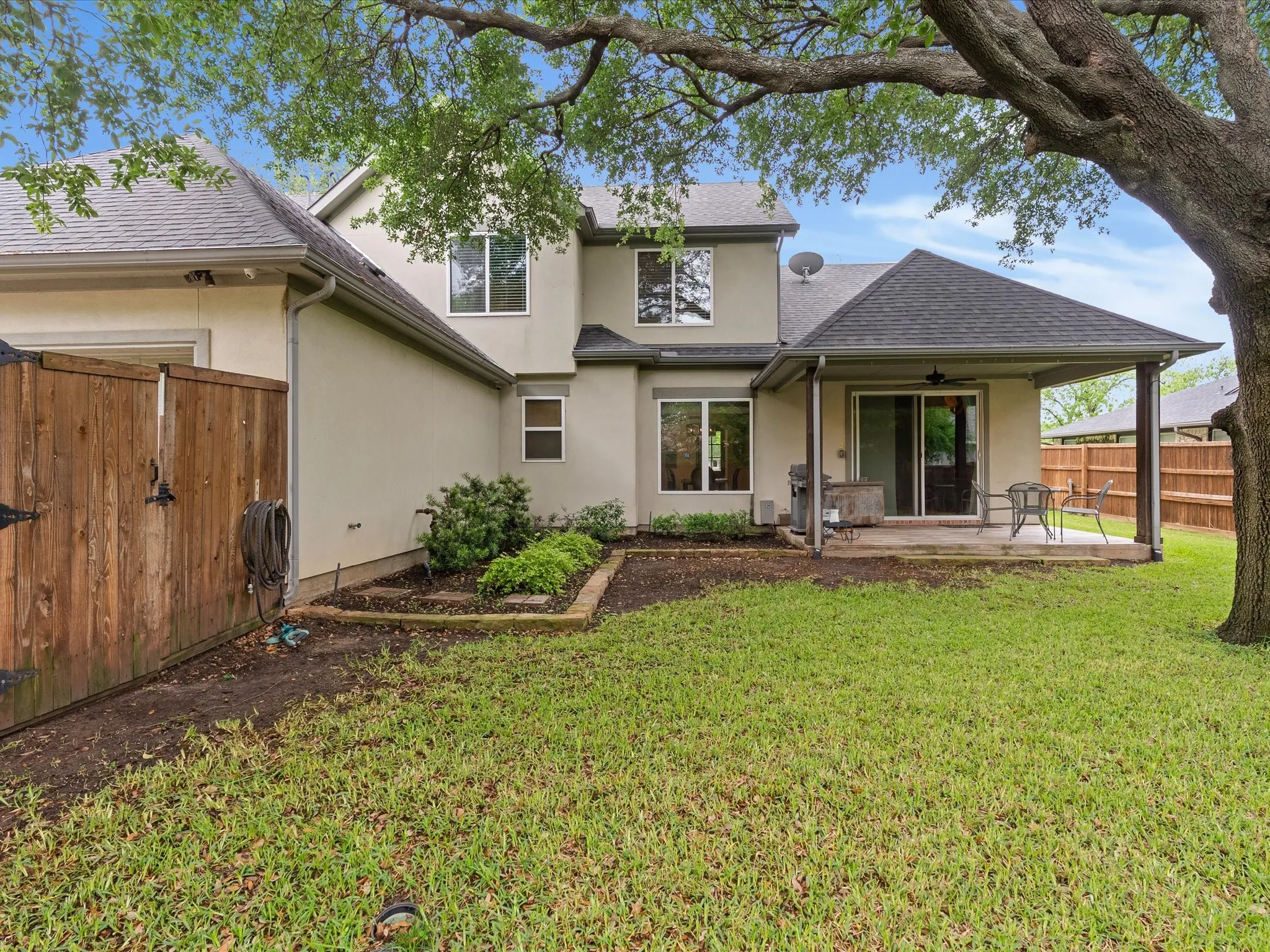 Single Family Residence For Sale in Dallas County , 2965 Eric Lane, Farmers Branch, Texas 75234, 4 Bedroom, 3 Bathroom, 2 Garage spaces, 3,006 Sqft, built in 2015, mls#21240333, Real Estate Agent in Farmers Branch, Homes For Sale in Dallas county, Homes For Sale in Farmers Branch, Realtor in Farmers Branch Texas, Real Estate Brokerage Independent Realty Texas, Luminita Cordes Realtor