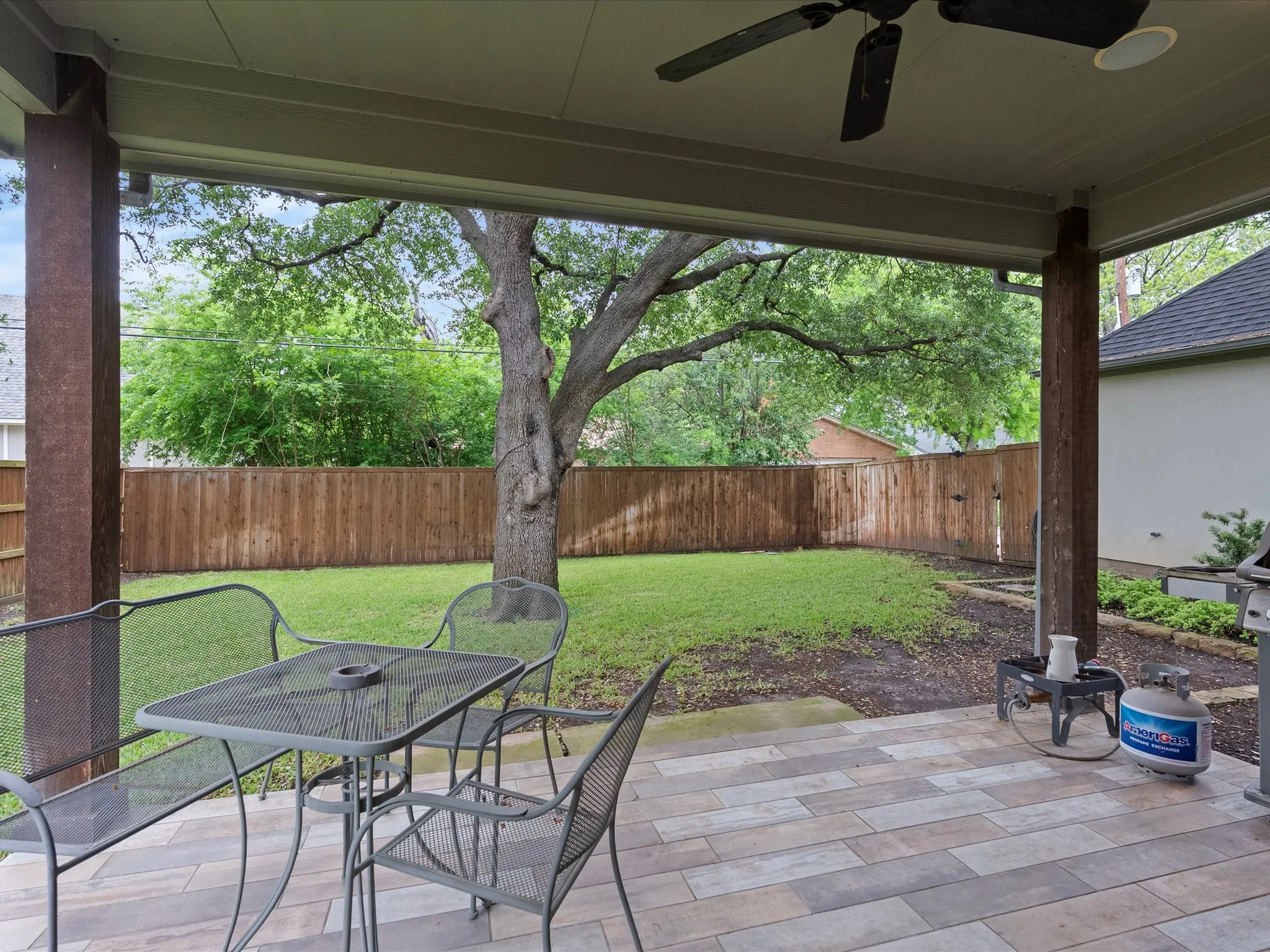 Single Family Residence For Sale in Dallas County , 2965 Eric Lane, Farmers Branch, Texas 75234, 4 Bedroom, 3 Bathroom, 2 Garage spaces, 3,006 Sqft, built in 2015, mls#21240333, Real Estate Agent in Farmers Branch, Homes For Sale in Dallas county, Homes For Sale in Farmers Branch, Realtor in Farmers Branch Texas, Real Estate Brokerage Independent Realty Texas, Luminita Cordes Realtor