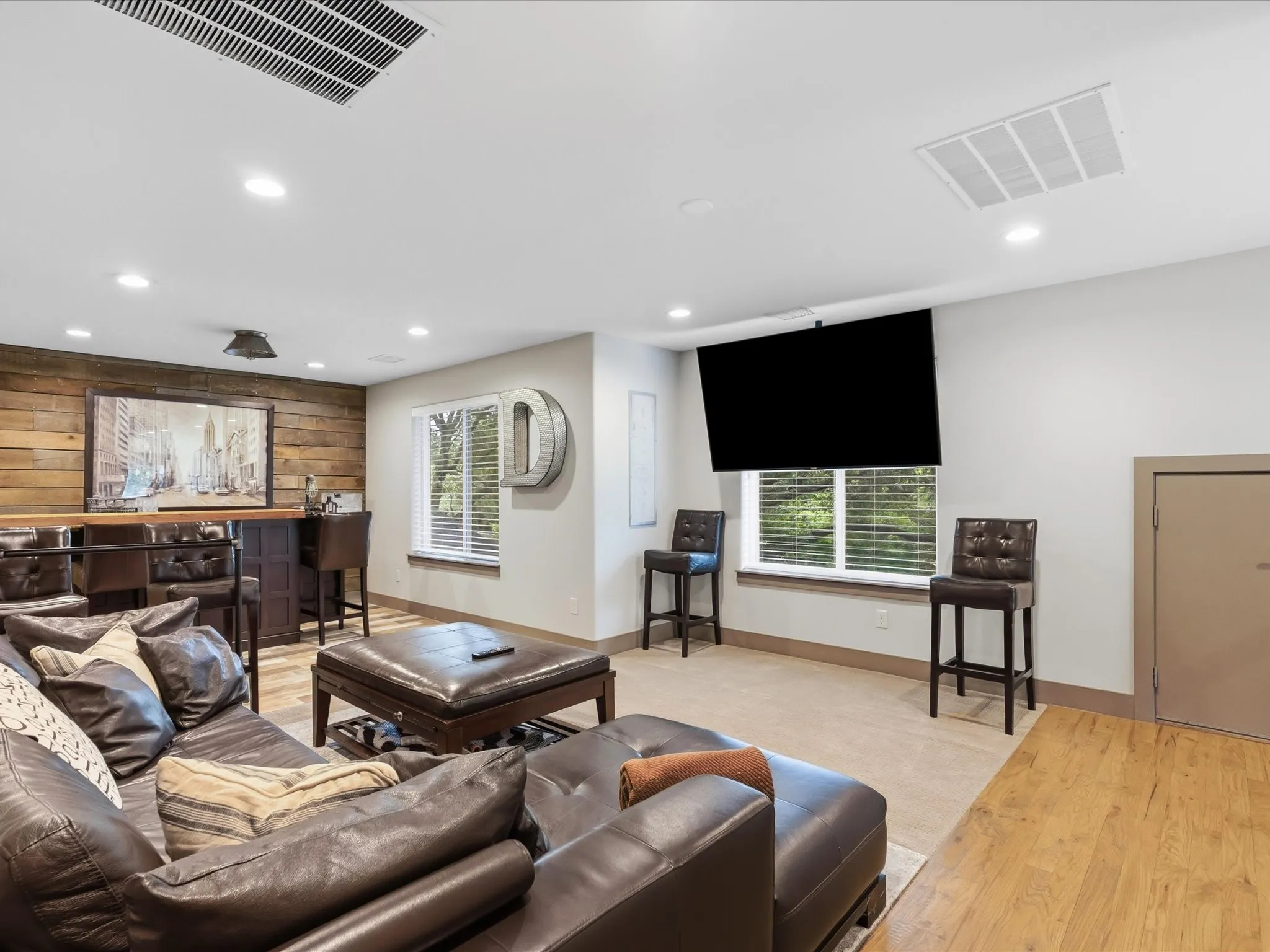 Single Family Residence For Sale in Dallas County , 2965 Eric Lane, Farmers Branch, Texas 75234, 4 Bedroom, 3 Bathroom, 2 Garage spaces, 3,006 Sqft, built in 2015, mls#21240333, Real Estate Agent in Farmers Branch, Homes For Sale in Dallas county, Homes For Sale in Farmers Branch, Realtor in Farmers Branch Texas, Real Estate Brokerage Independent Realty Texas, Luminita Cordes Realtor