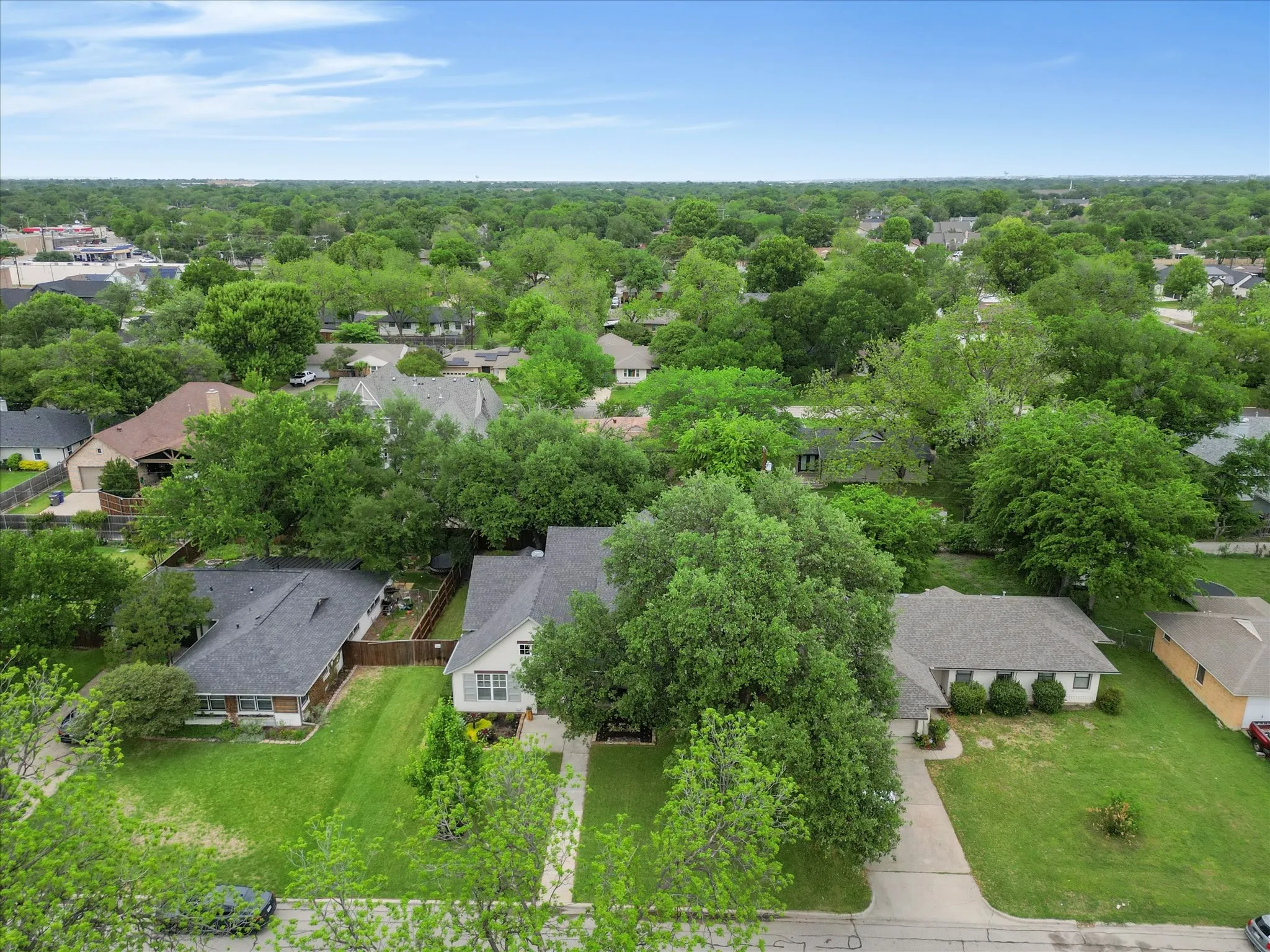 Single Family Residence For Sale in Dallas County , 2965 Eric Lane, Farmers Branch, Texas 75234, 4 Bedroom, 3 Bathroom, 2 Garage spaces, 3,006 Sqft, built in 2015, mls#21240333, Real Estate Agent in Farmers Branch, Homes For Sale in Dallas county, Homes For Sale in Farmers Branch, Realtor in Farmers Branch Texas, Real Estate Brokerage Independent Realty Texas, Luminita Cordes Realtor
