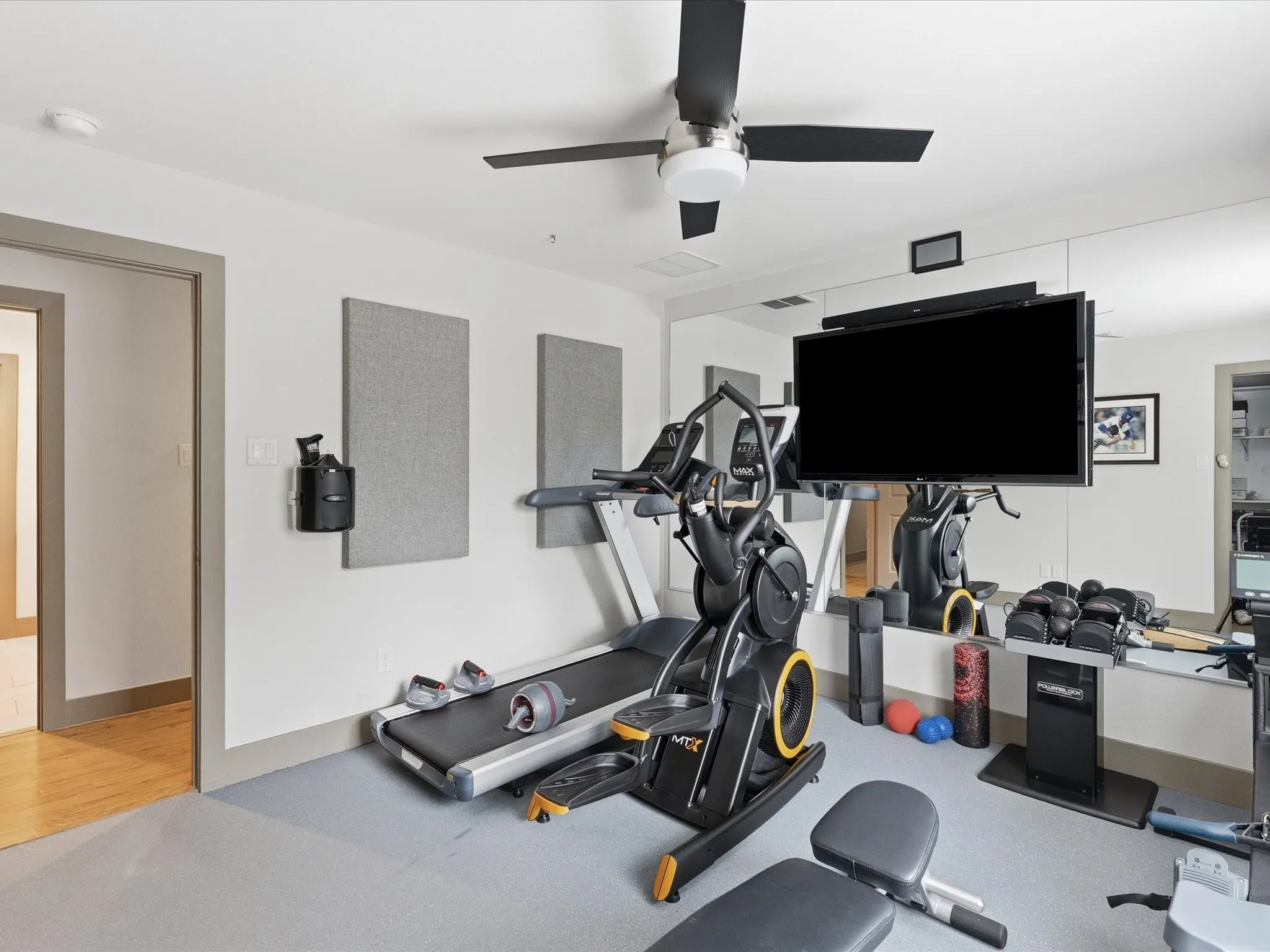 Single Family Residence For Sale in Dallas County , 2965 Eric Lane, Farmers Branch, Texas 75234, 4 Bedroom, 3 Bathroom, 2 Garage spaces, 3,006 Sqft, built in 2015, mls#21240333, Real Estate Agent in Farmers Branch, Homes For Sale in Dallas county, Homes For Sale in Farmers Branch, Realtor in Farmers Branch Texas, Real Estate Brokerage Independent Realty Texas, Luminita Cordes Realtor