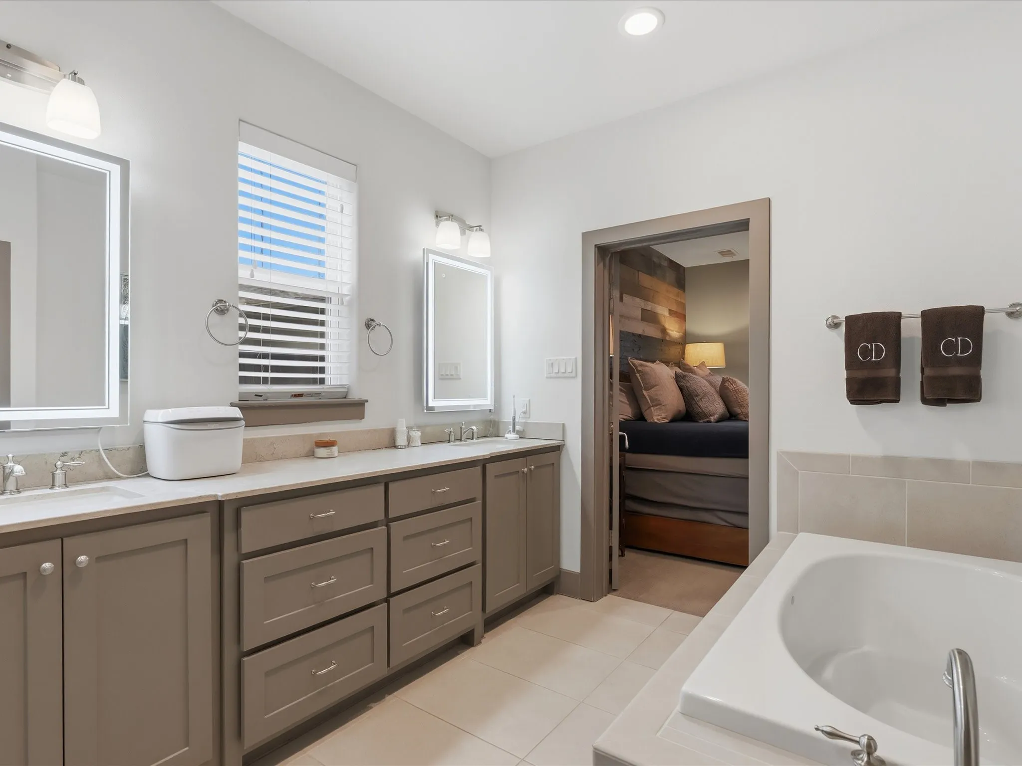 Single Family Residence For Sale in Dallas County , 2965 Eric Lane, Farmers Branch, Texas 75234, 4 Bedroom, 3 Bathroom, 2 Garage spaces, 3,006 Sqft, built in 2015, mls#21240333, Real Estate Agent in Farmers Branch, Homes For Sale in Dallas county, Homes For Sale in Farmers Branch, Realtor in Farmers Branch Texas, Real Estate Brokerage Independent Realty Texas, Luminita Cordes Realtor