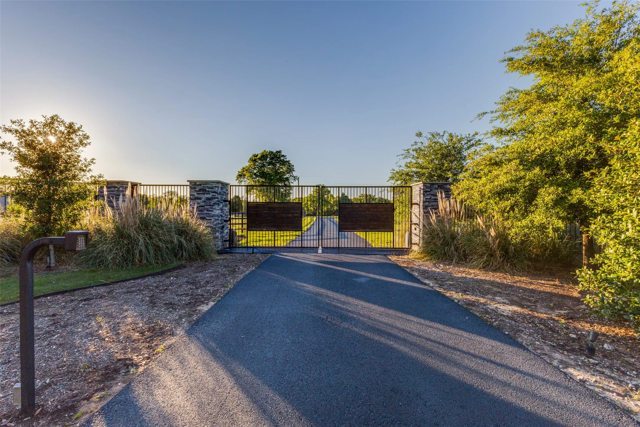Farm For Sale in Henderson County , 0 Barron, Caney City, Texas 75148, 9 Bedroom, 11 Bathroom, 6 Garage spaces, 9,774 Sqft, built in 2021, Preowned, Price $14,700,000, mls#21240789, Real Estate Agent in Caney City, Homes For Sale in Henderson county, Homes For Sale in Caney City, Realtor in Caney City Texas, Real Estate Brokerage Independent Realty Texas, Luminita Cordes Realtor