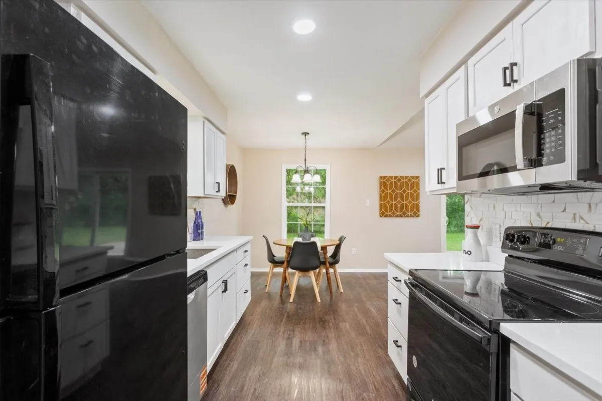 Single Family Residence For Sale in Mc Lennan County , 329 Applewood Lane, Hewitt, Texas 76643, 3 Bedroom, 2 Bathroom, 1 Garage spaces, 1,488 Sqft, built in 1984, mls#21241456, Real Estate Agent in Hewitt, Homes For Sale in Mc Lennan county, Homes For Sale in Hewitt, Realtor in Hewitt Texas, Real Estate Brokerage Independent Realty Texas, Luminita Cordes Realtor