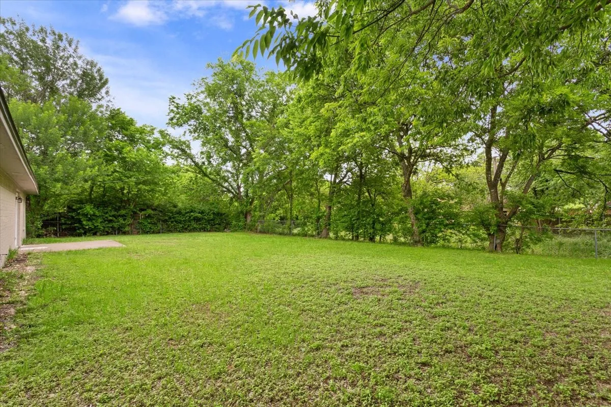 Single Family Residence For Sale in Mc Lennan County , 329 Applewood Lane, Hewitt, Texas 76643, 3 Bedroom, 2 Bathroom, 1 Garage spaces, 1,488 Sqft, built in 1984, mls#21241456, Real Estate Agent in Hewitt, Homes For Sale in Mc Lennan county, Homes For Sale in Hewitt, Realtor in Hewitt Texas, Real Estate Brokerage Independent Realty Texas, Luminita Cordes Realtor