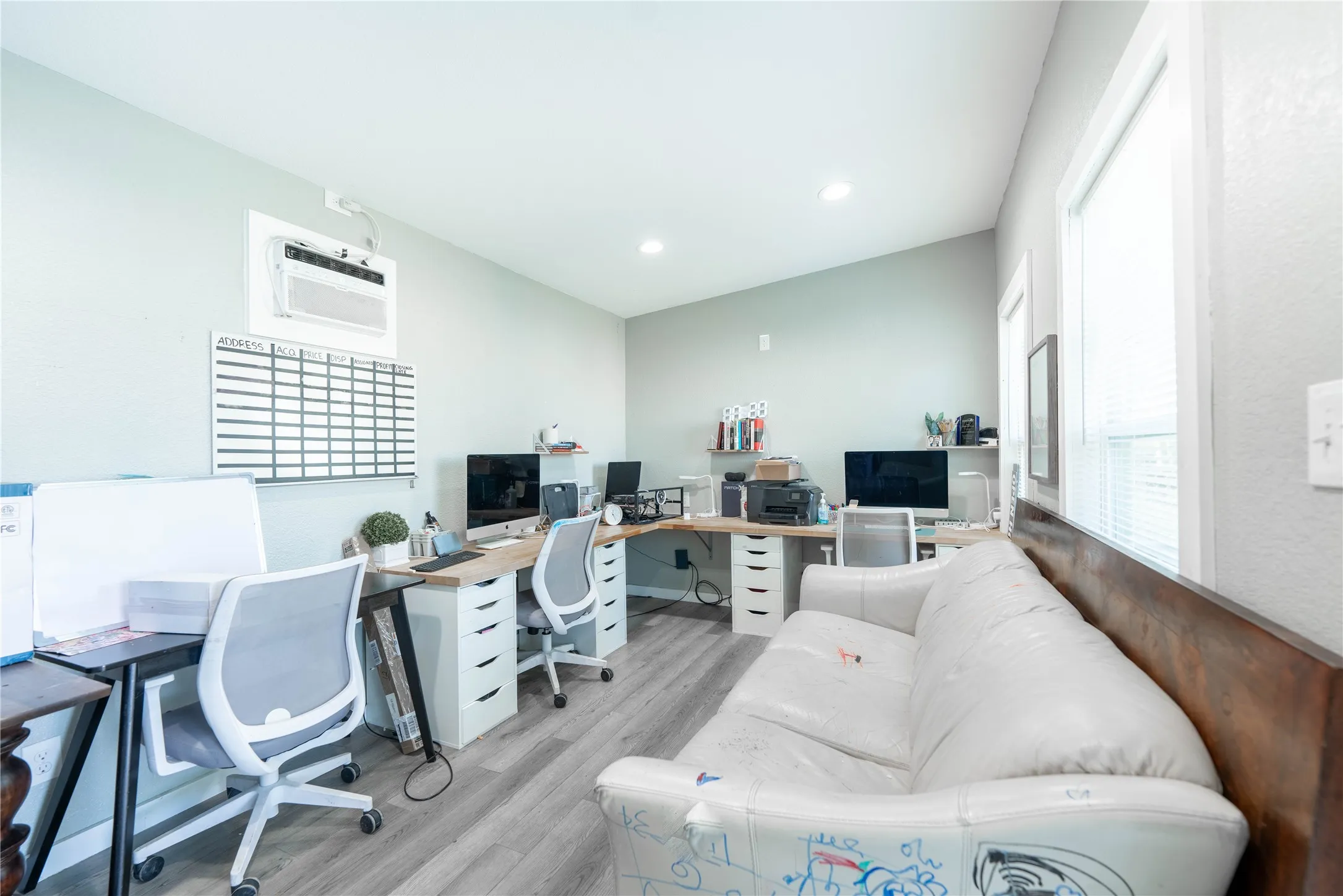 Single Family Residence For Sale in Dallas County , 2519 Chalk Hill Road, Dallas, Texas 75212, 6 Bedroom, 3 Bathroom, Garage spaces, 1,586 Sqft, built in 1945, mls#21240799, Real Estate Agent in Dallas, Homes For Sale in Dallas county, Homes For Sale in Dallas, Realtor in Dallas Texas, Real Estate Brokerage Independent Realty Texas, Luminita Cordes Realtor