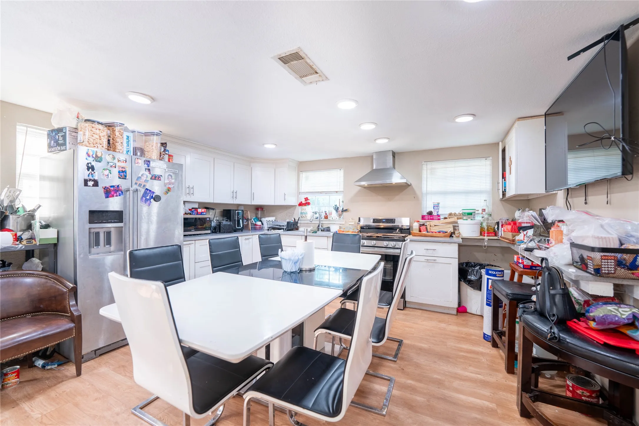 Single Family Residence For Sale in Dallas County , 2519 Chalk Hill Road, Dallas, Texas 75212, 6 Bedroom, 3 Bathroom, Garage spaces, 1,586 Sqft, built in 1945, mls#21240799, Real Estate Agent in Dallas, Homes For Sale in Dallas county, Homes For Sale in Dallas, Realtor in Dallas Texas, Real Estate Brokerage Independent Realty Texas, Luminita Cordes Realtor